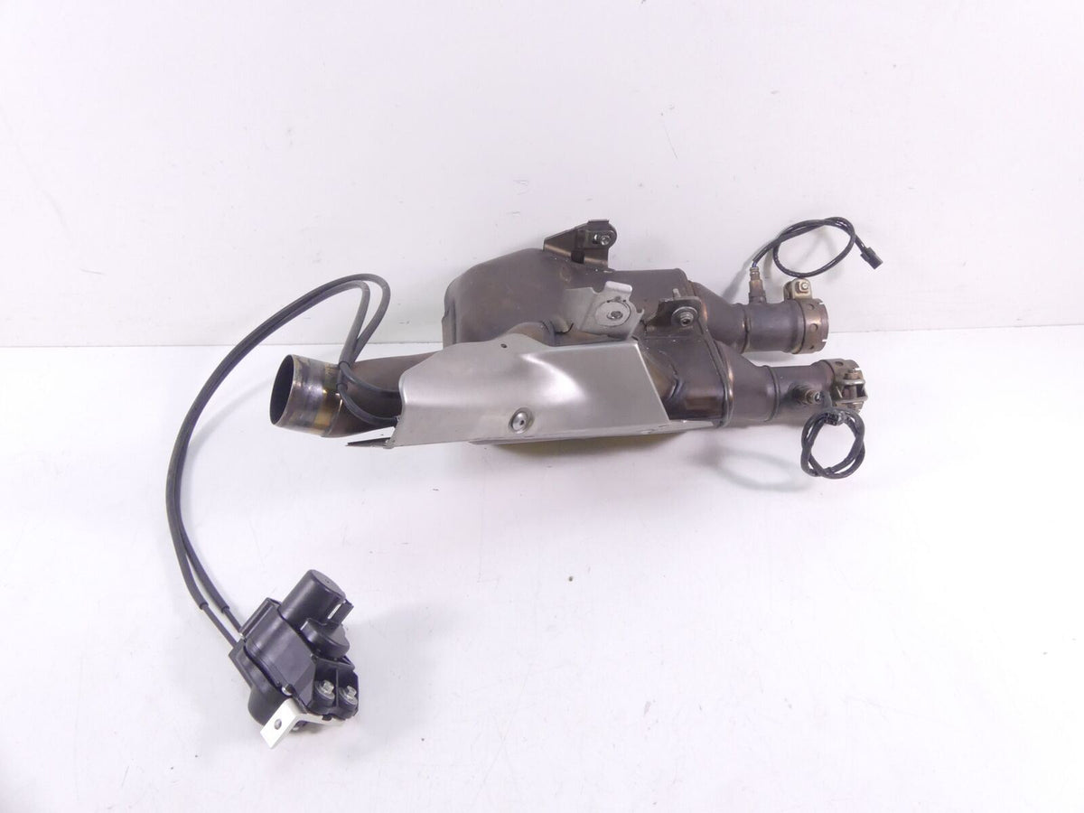 2015 Yamaha YZF-R1M Exhaust Pipe Mid Chamber & Servo Motor 2CR-14730-00-00 {{ shop.shopifyCountryName }} - Mototech271
