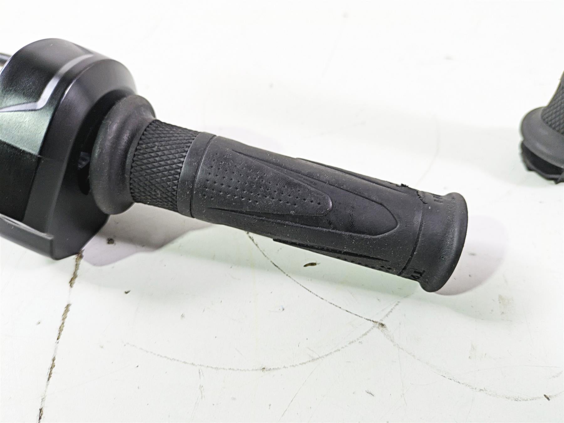 2019 Triumph Speed Triple RS 1050 Ride Fly By Wire Throttle Grip T2042226 {{ shop.shopifyCountryName }} - Mototech271