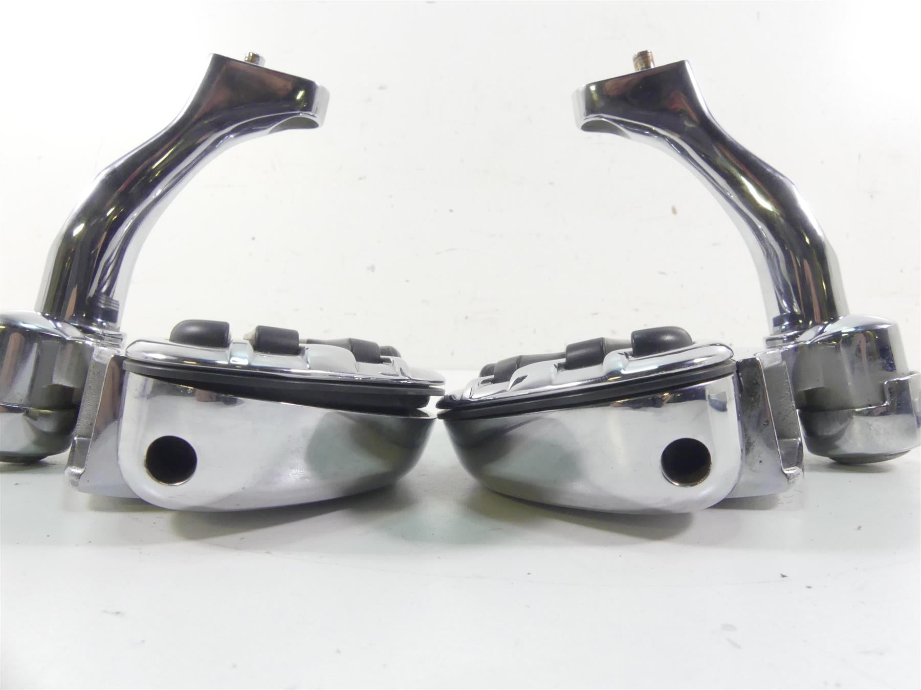 2009 Harley FLHTCU SE4 CVO E-Glide Rear Chrome Passenger Floorboard Set 50700-04 {{ shop.shopifyCountryName }} - Mototech271