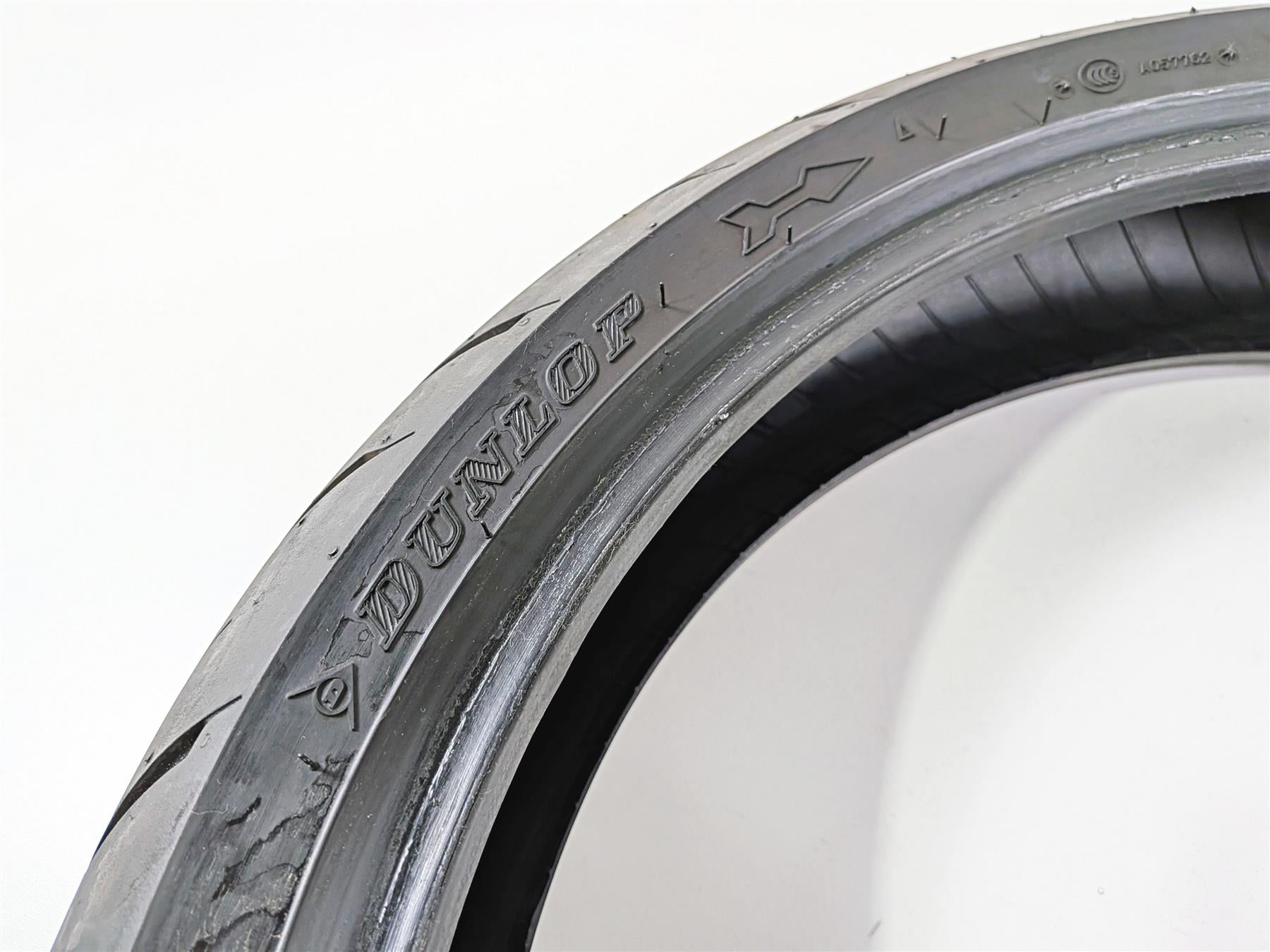 Used Front Front Dunlop Sportmax GPR-300 110/70R17 Tire HJDD7R4N9F {{ shop.shopifyCountryName }} - Mototech271