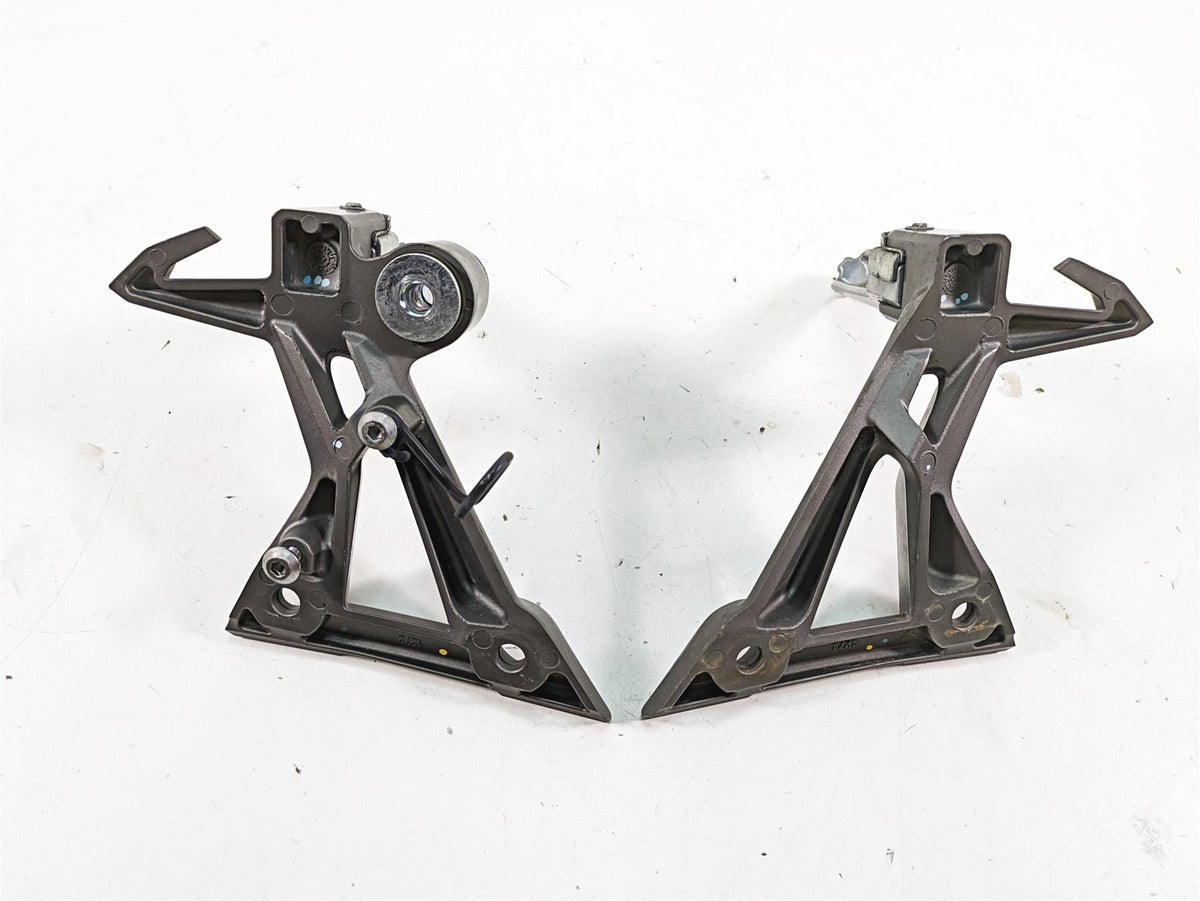 2016 Kawasaki Ninja EX300 Rear Passenger Footpeg Foot Pegs 35063-1271 35063-1272 {{ shop.shopifyCountryName }} - Mototech271