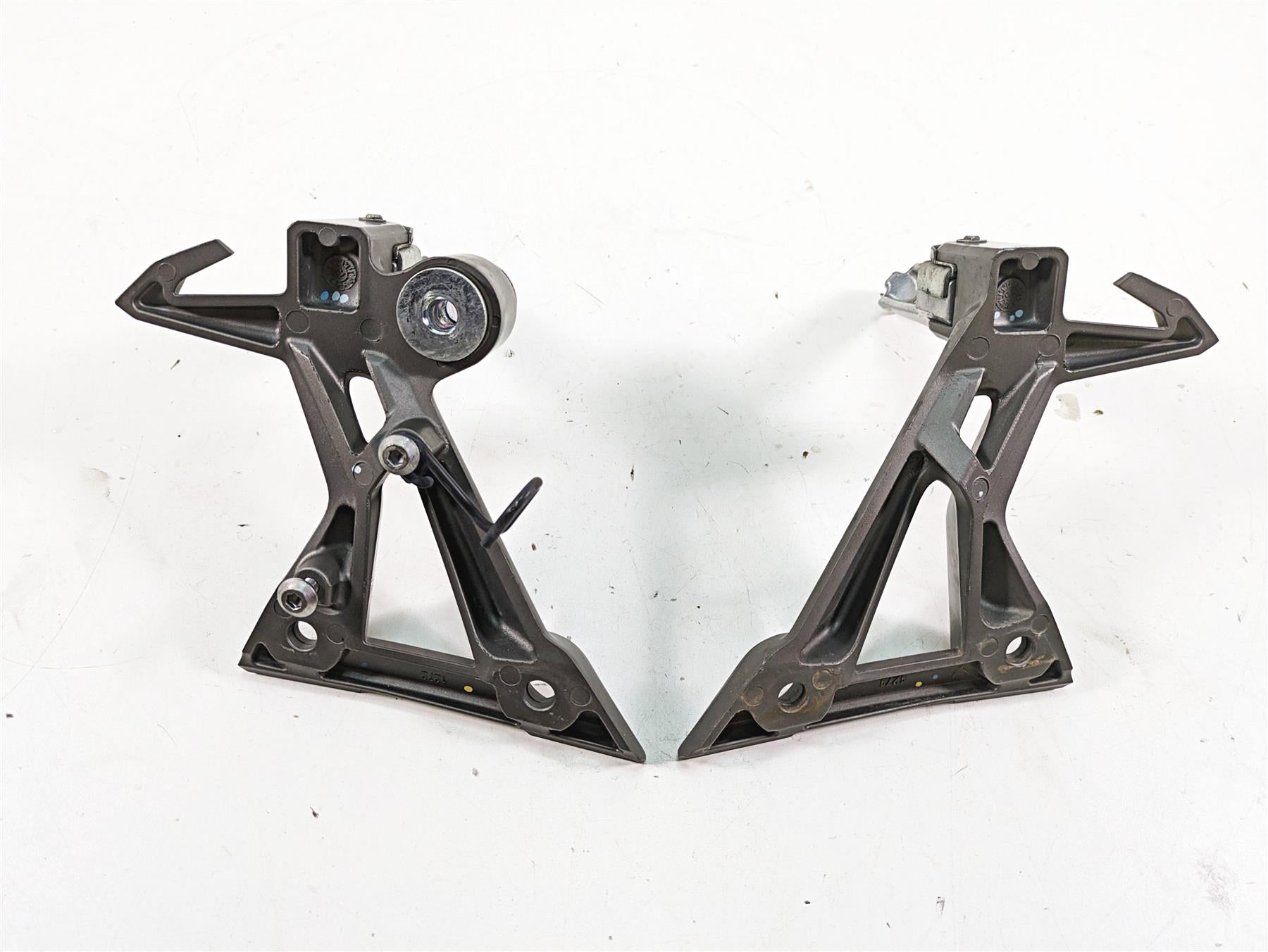 2016 Kawasaki Ninja EX300 Rear Passenger Footpeg Foot Pegs 35063-1271 35063-1272 {{ shop.shopifyCountryName }} - Mototech271
