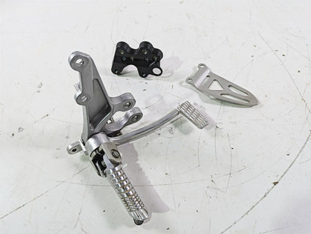 2016 Suzuki GSXR1000 Right Front Foot Peg Brake Pedal & Mount Set 3511-47H10 {{ shop.shopifyCountryName }} - Mototech271
