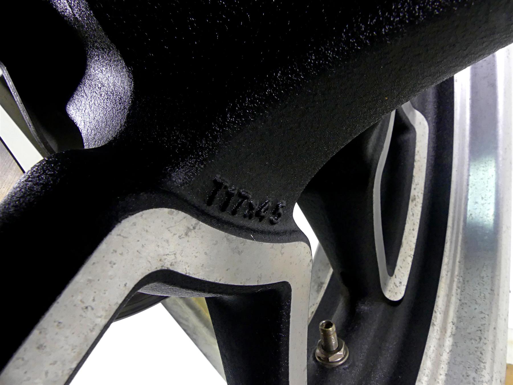 2014 Harley FXDL Dyna Low Rider Rear Wheel Rim 17x4.5 40900289 {{ shop.shopifyCountryName }} - Mototech271