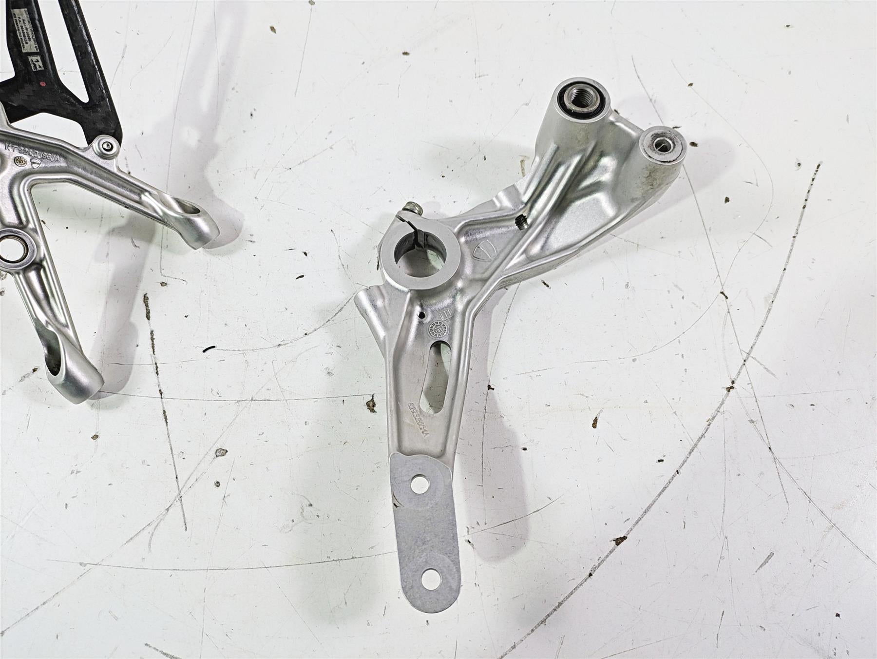 2015 Ducati Panigale 1299 S Left Footpeg & Frame Holder 8291E061AA 82424631AA {{ shop.shopifyCountryName }} - Mototech271