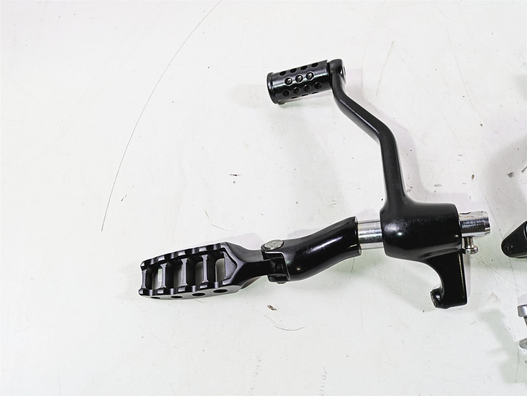 2010 Harley VRSCF Muscle Rod Black Left Right Front Footpeg Rest Set 50274-02B {{ shop.shopifyCountryName }} - Mototech271