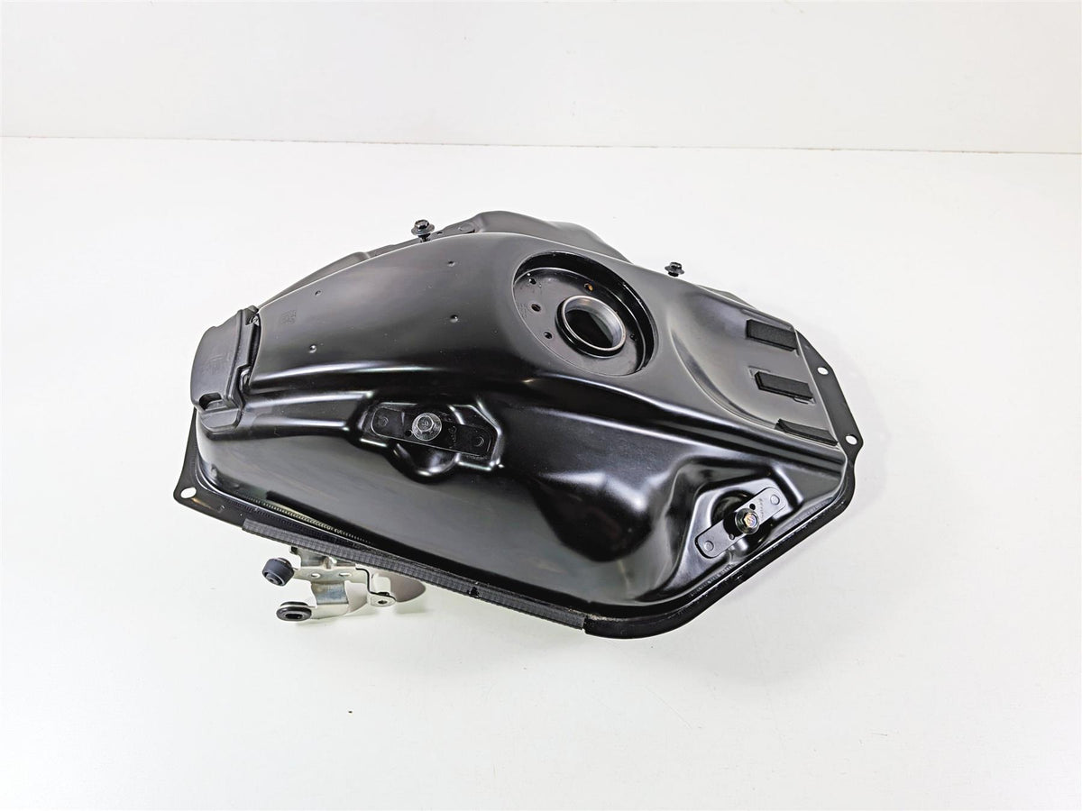 2025 Yamaha YZF R7 Nice Fuel Gas Petrol Tank - Clean - No Dents BEB-24110-00-00 {{ shop.shopifyCountryName }} - Mototech271
