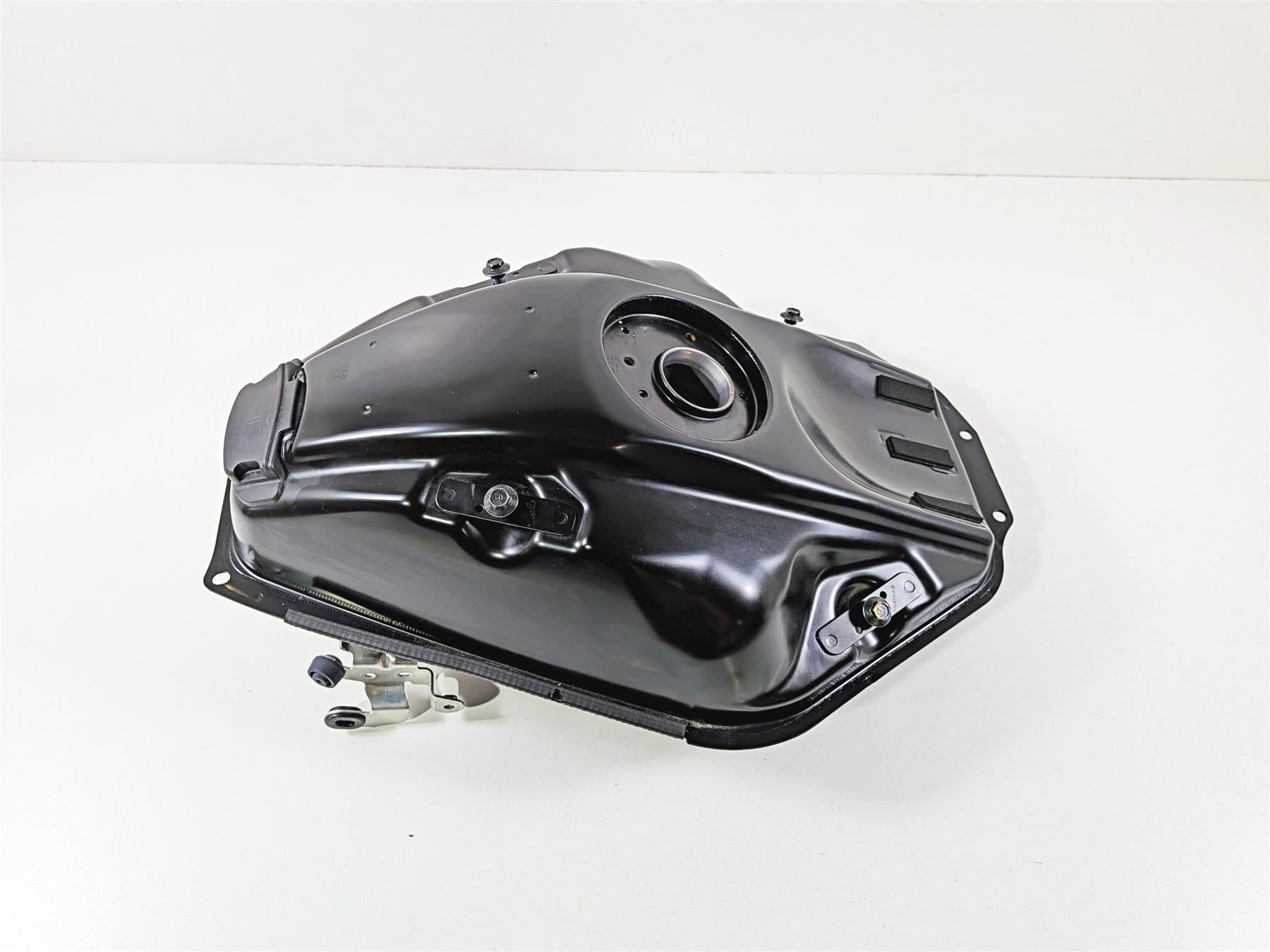 2025 Yamaha YZF R7 Nice Fuel Gas Petrol Tank - Clean - No Dents BEB-24110-00-00 {{ shop.shopifyCountryName }} - Mototech271