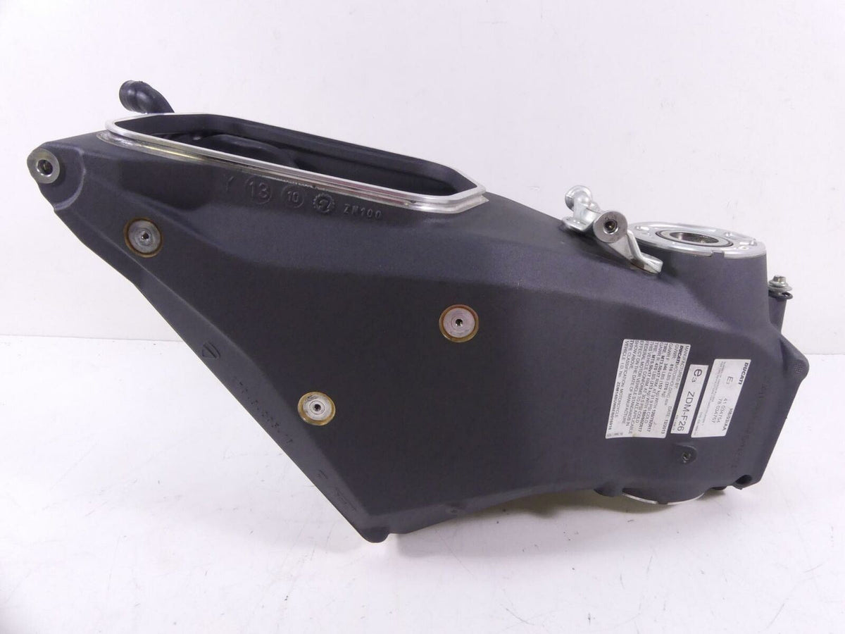 2014 Ducati 899 Panigale Straight Main Frame Chassis Slvg Air Box 47012051CA {{ shop.shopifyCountryName }} - Mototech271