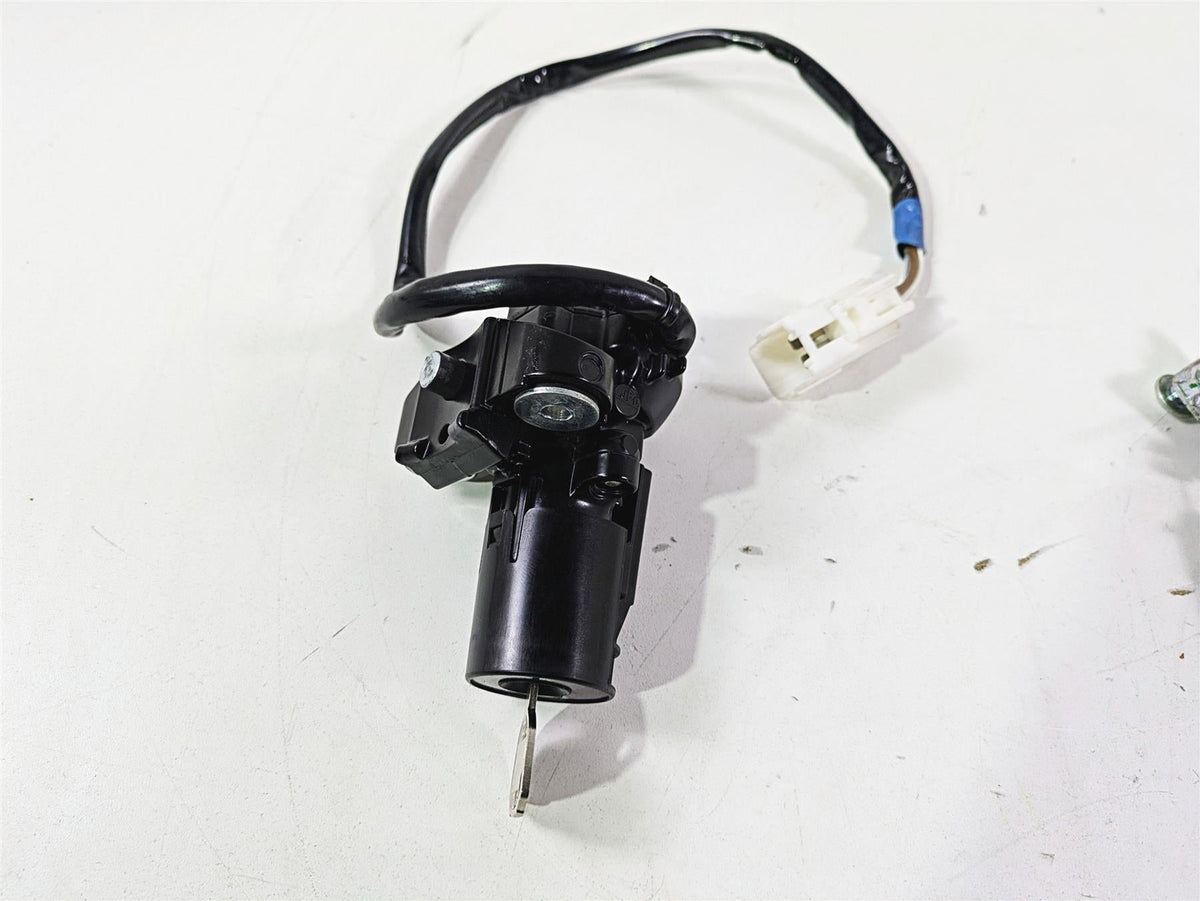 2021 Kawasaki Z900 ZR900 Ignition Switch Key Lock Tank Cap Set 27005-0673 {{ shop.shopifyCountryName }} - Mototech271
