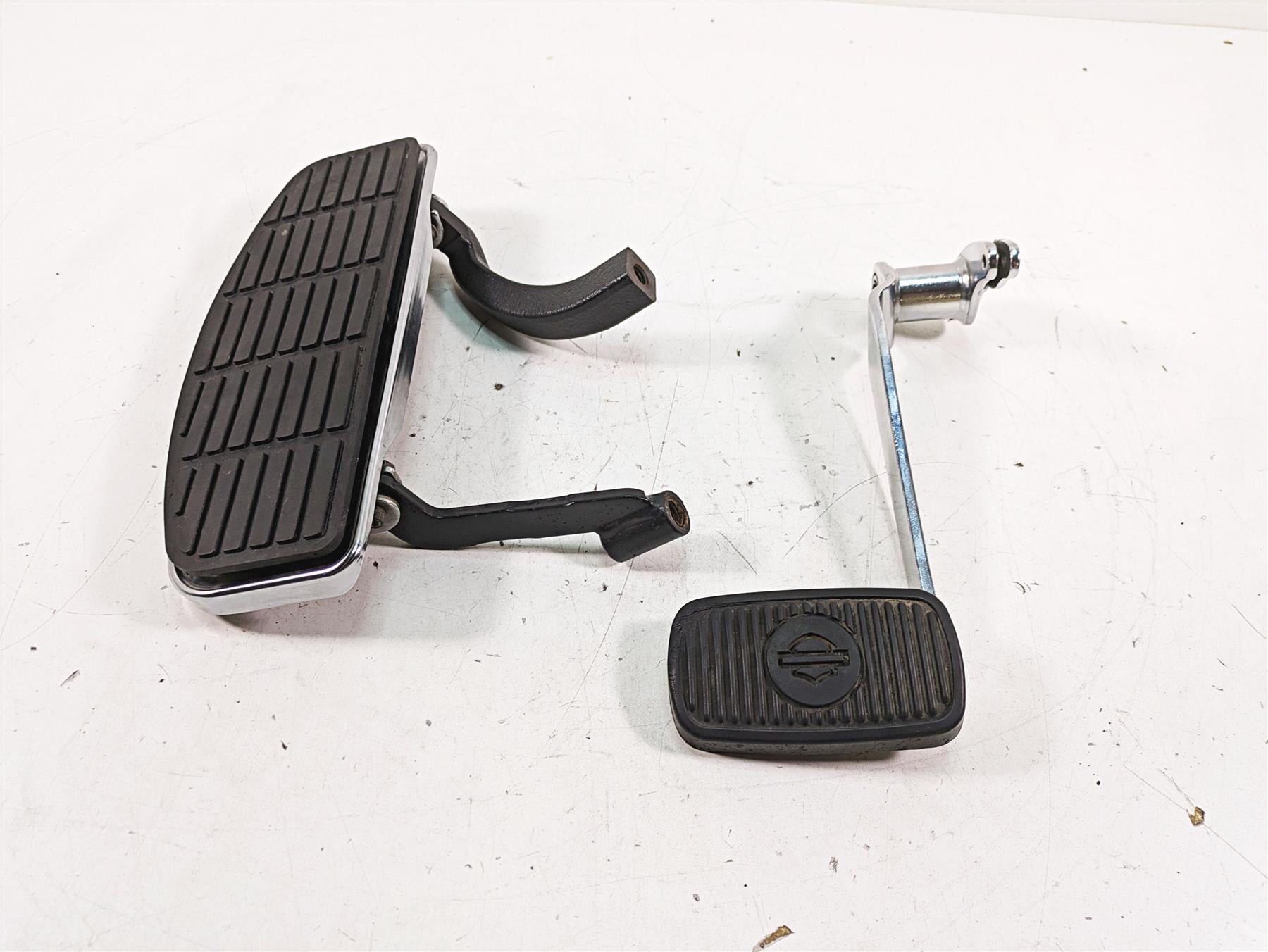 2008 Harley FLHTCU Electra Glide Right Floorboard Footpeg + Brake Lever 50518-83 {{ shop.shopifyCountryName }} - Mototech271