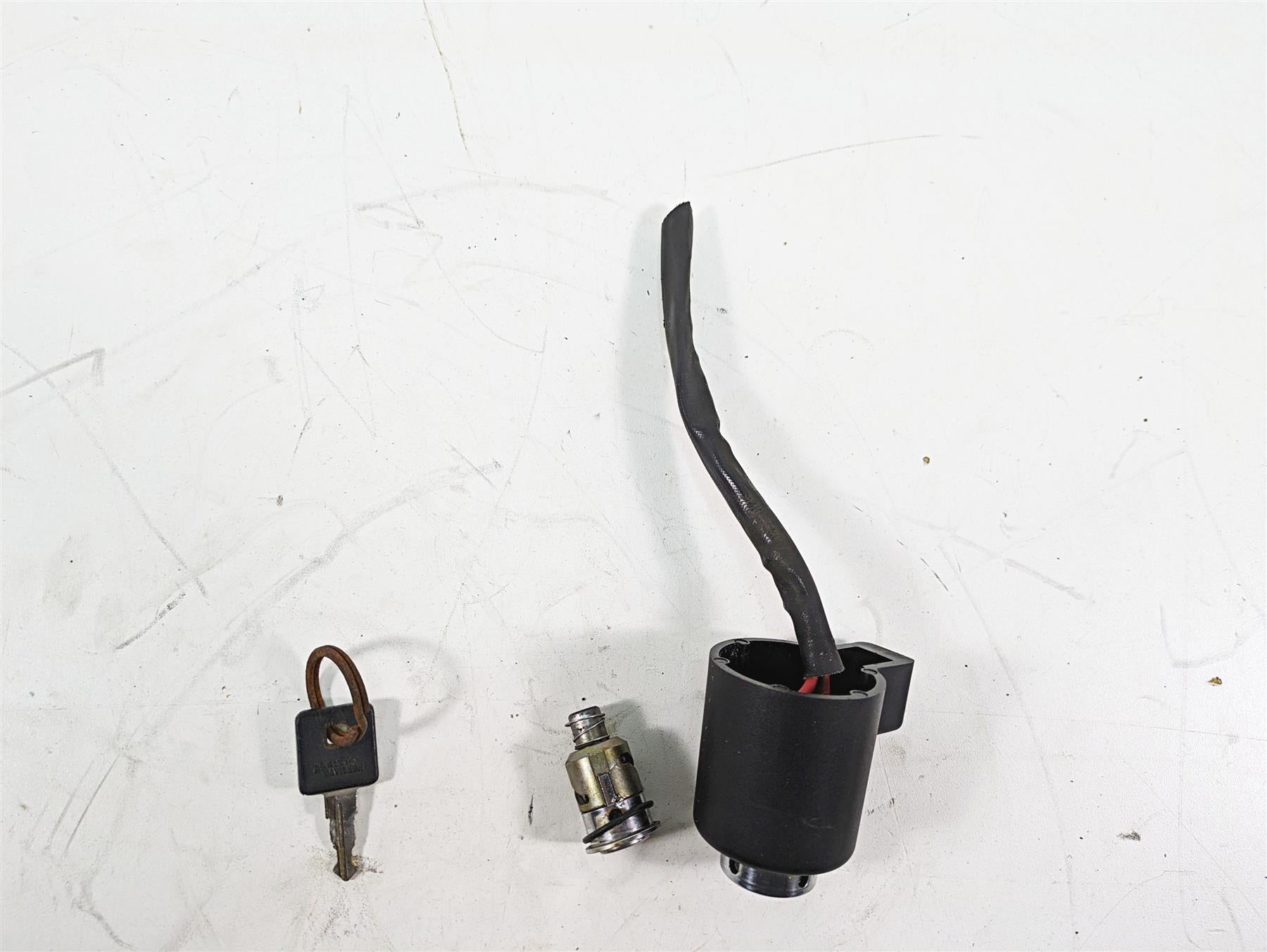2006 Harley Sportster XL1200 Ignition Switch Steering Lock Key Set Read 71441-94 {{ shop.shopifyCountryName }} - Mototech271