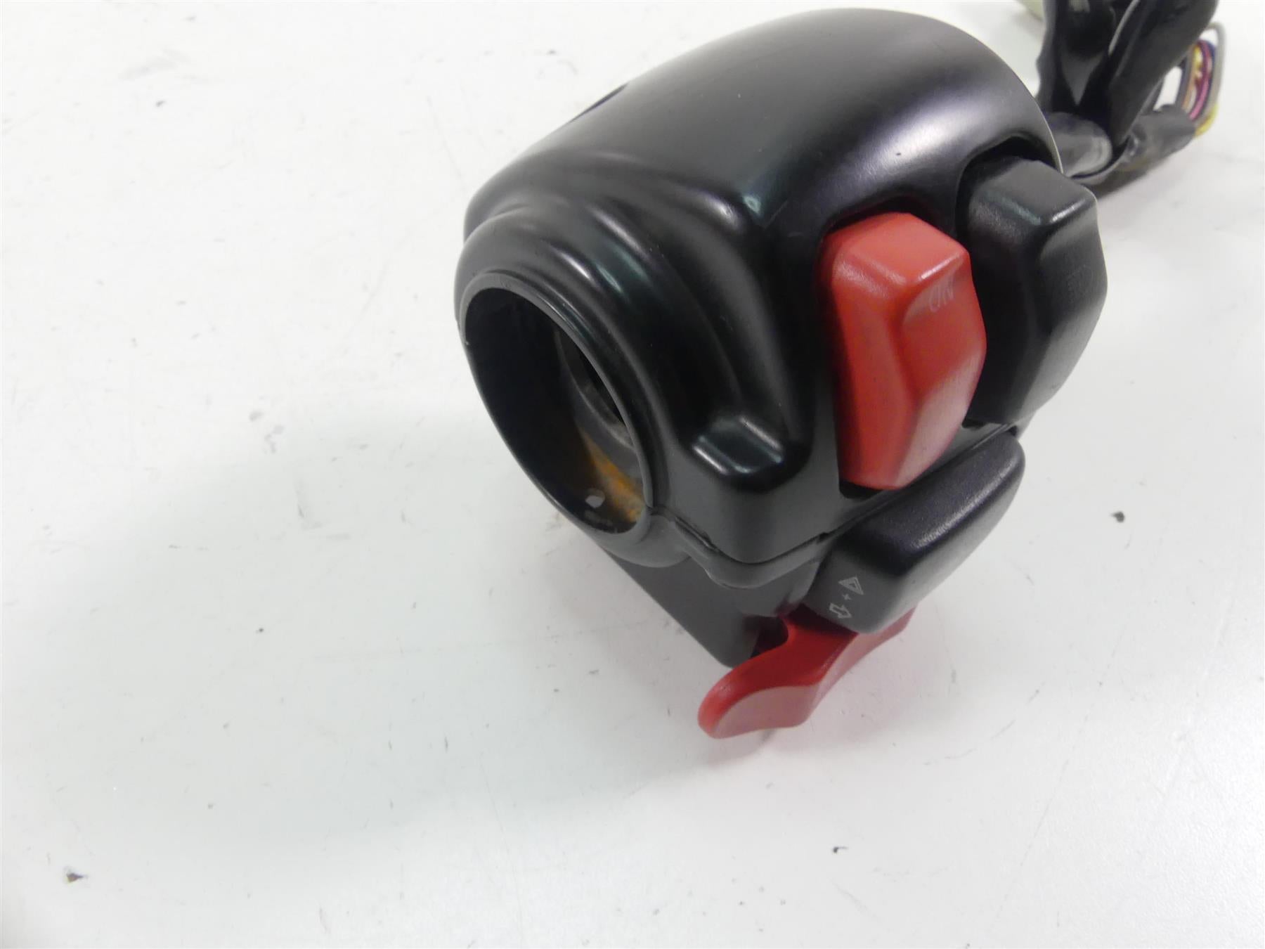 2012 Harley Touring FLHTP Electra Glide Left Hand Siren Control Switch 71515-08 {{ shop.shopifyCountryName }} - Mototech271