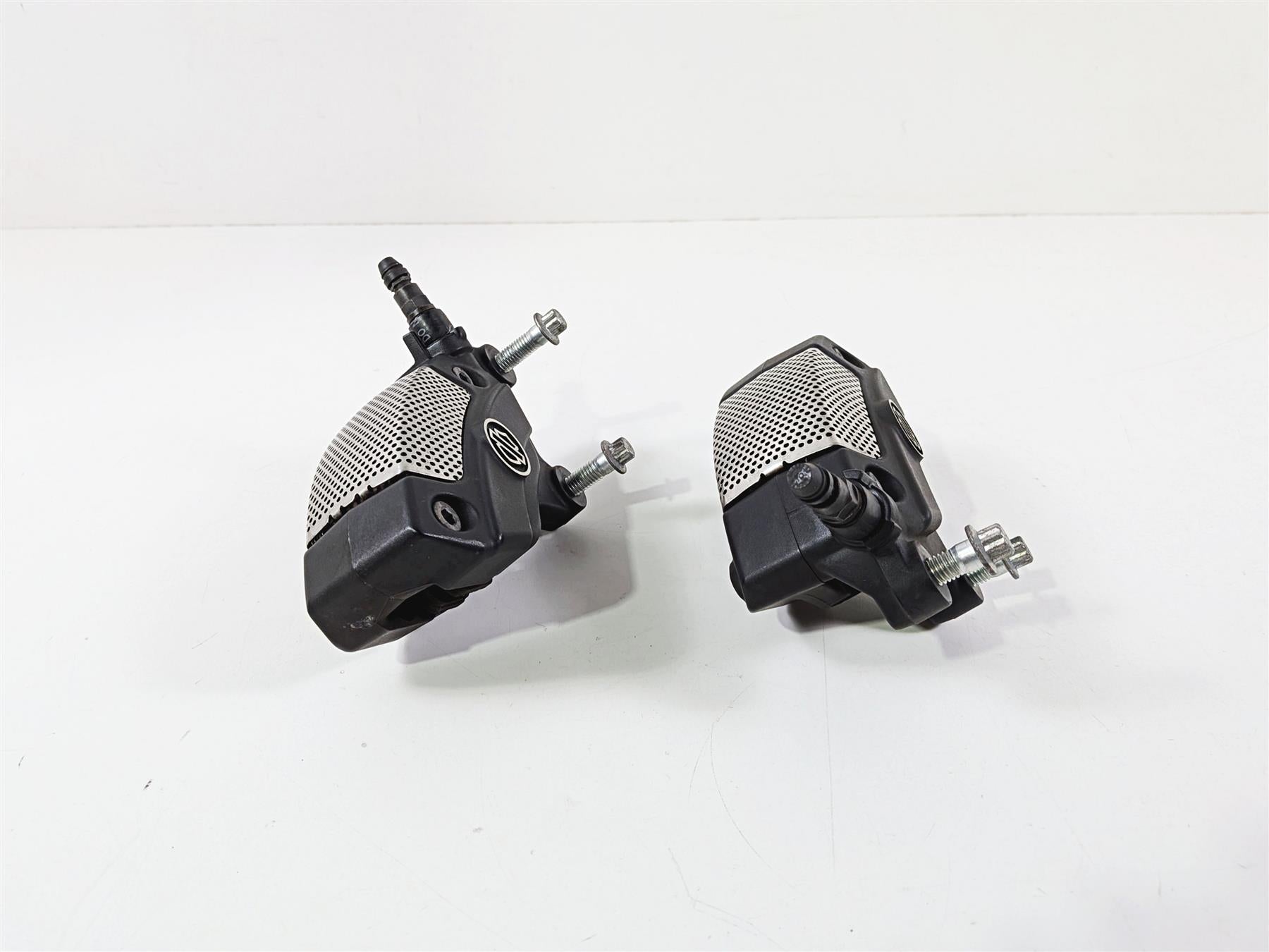 2013 Harley VRSCDX Night Rod Special Front Brake Caliper Set 44731-08 44732-08-Mototech271