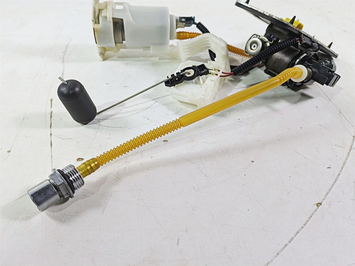 2009 Harley FXCWC Softail Rocker Fuel Gas Petrol Pump Tested - Read 75283-08 {{ shop.shopifyCountryName }} - Mototech271