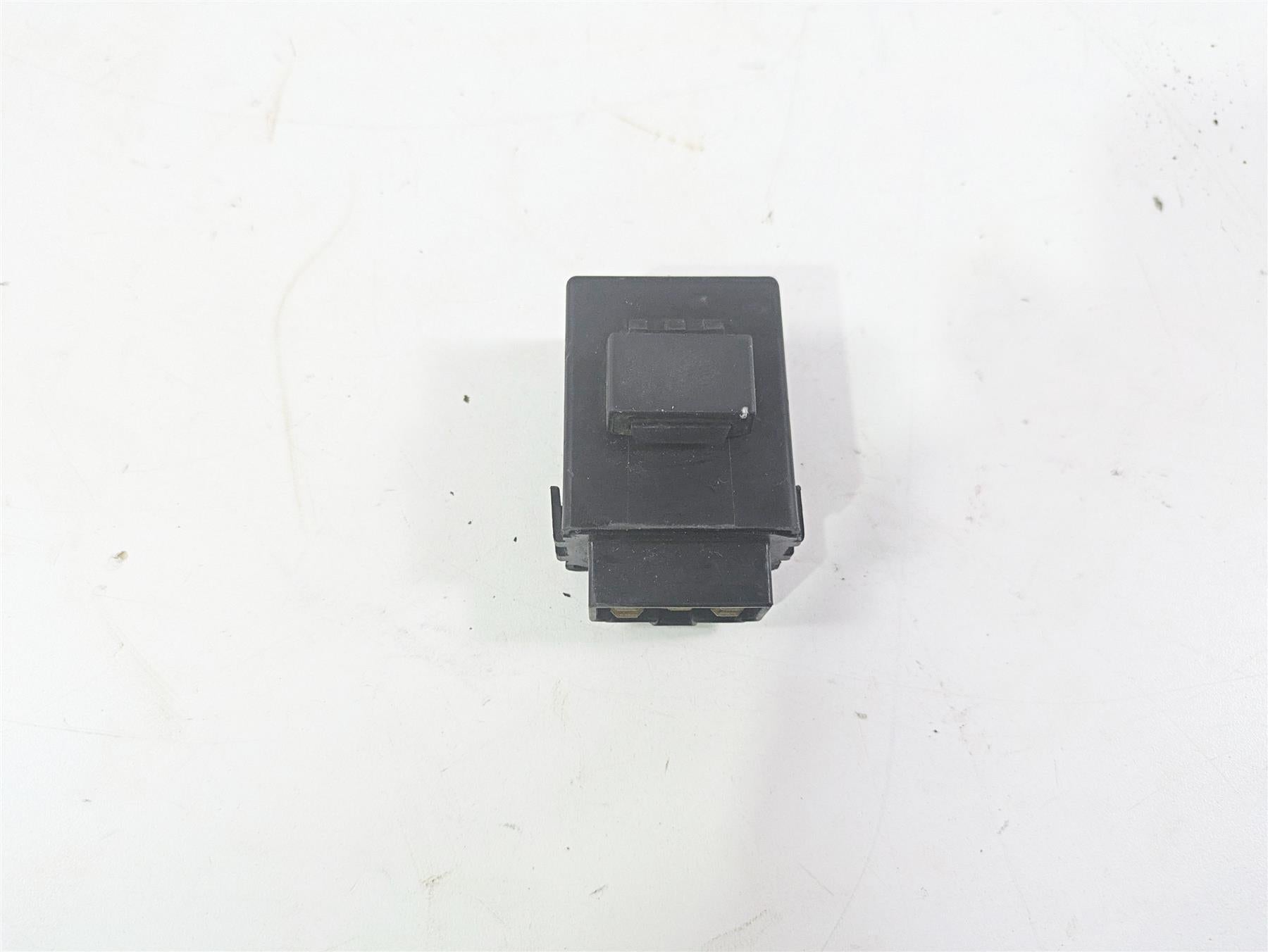 2006 Yamaha XVS650 V-Star Classic Turn Signal Flasher Relay 2UJ-83350-01-00 {{ shop.shopifyCountryName }} - Mototech271