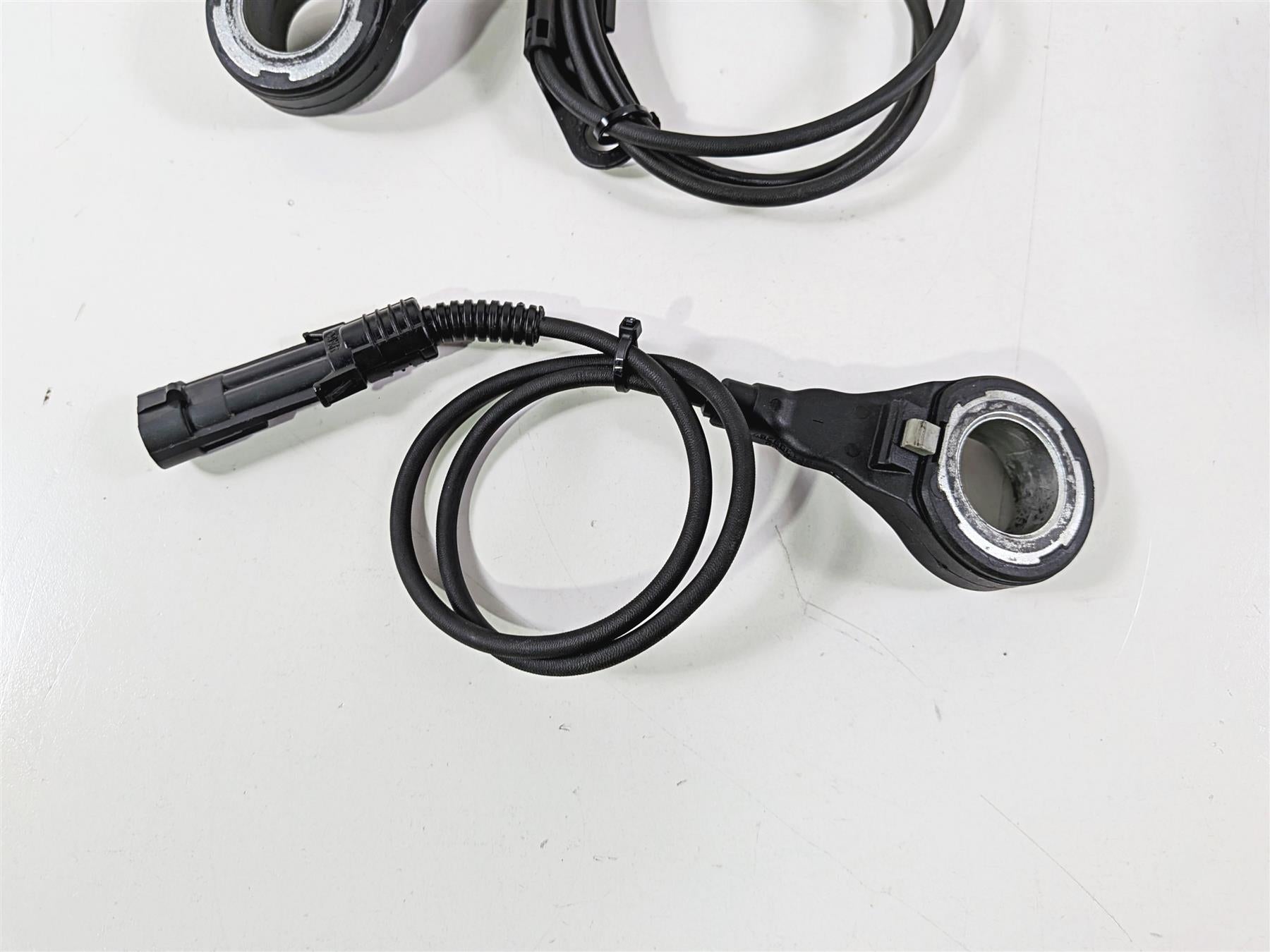 2014 Harley Touring FLHTK Electra Glide Abs Brake Wheel Speed Sensor Set 32700015-Mototech271
