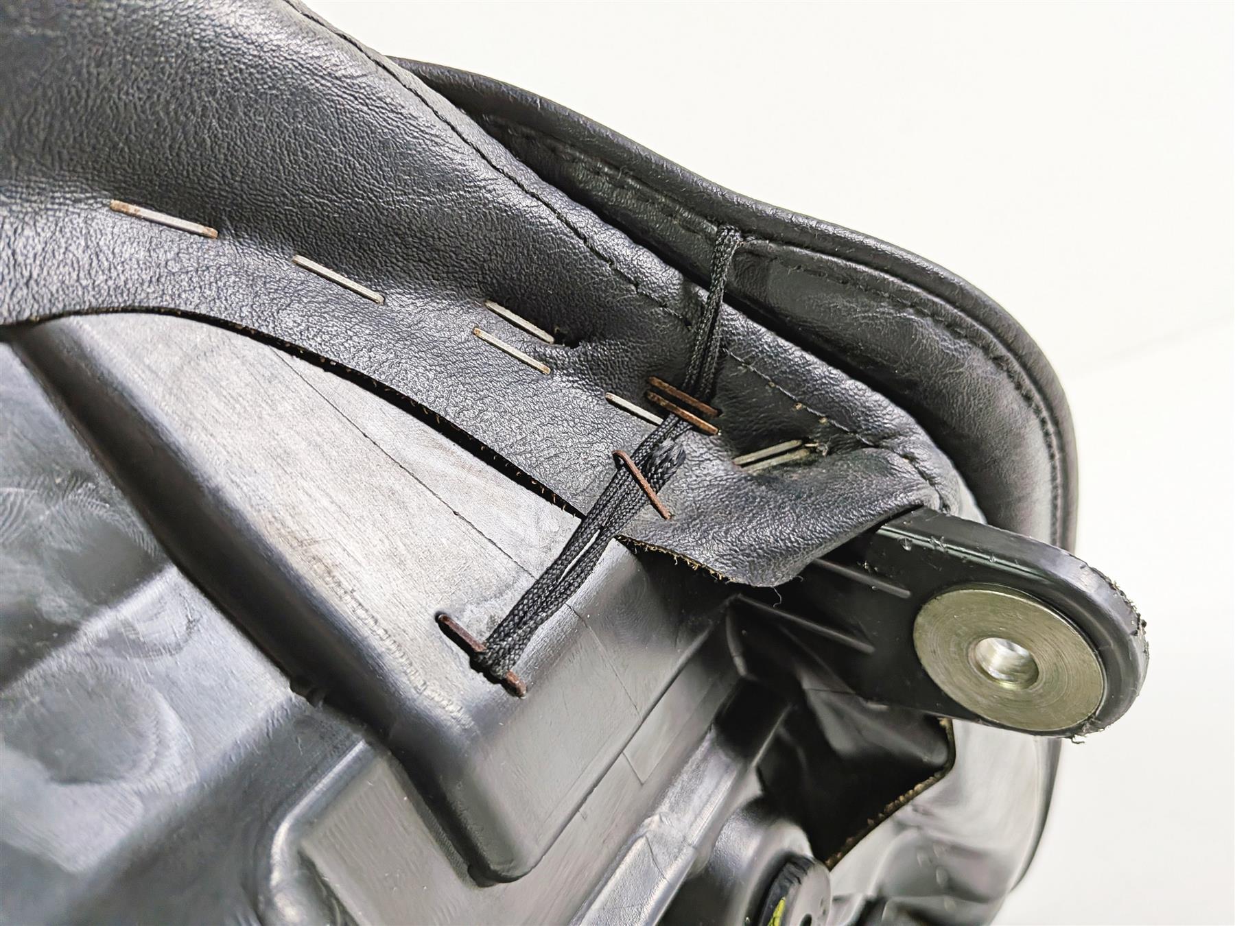2006 Yamaha XVZ1300 Royal Star Front Seat Saddle 1D6-24710-00-00 {{ shop.shopifyCountryName }} - Mototech271