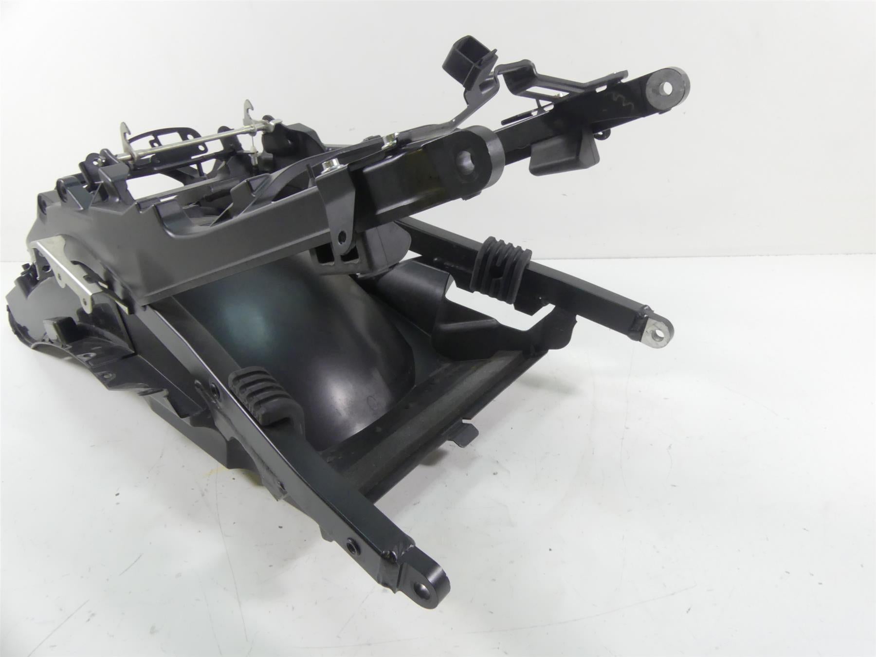 2013 Yamaha VMX17 V-Max 1700 Rear Subframe + Inner Fender 2S3-21190-00-00 {{ shop.shopifyCountryName }} - Mototech271