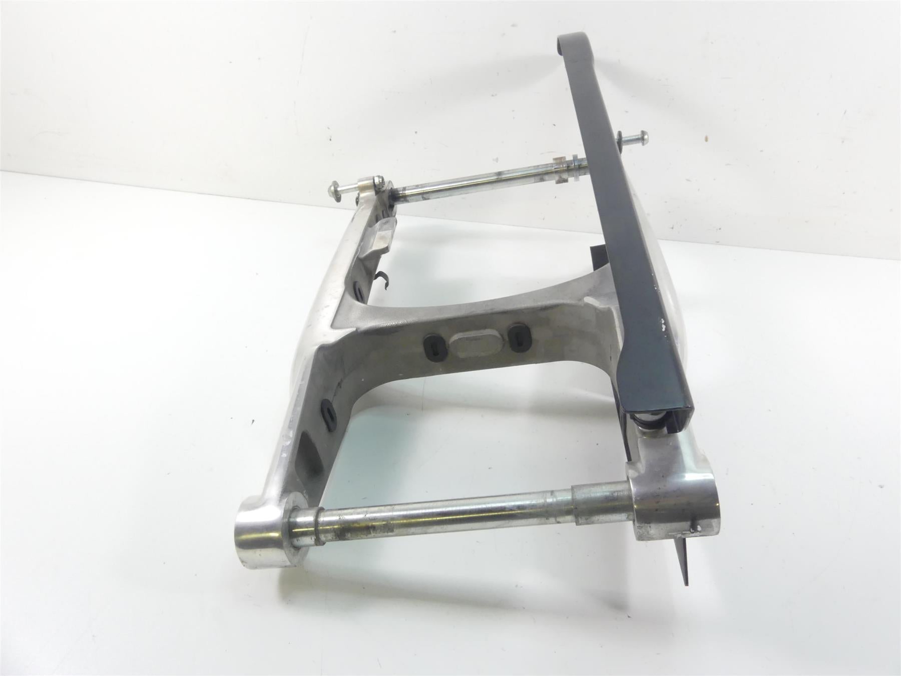 2011 Harley VRSCF Muscle Rod Rear Swingarm Swing Arm + Guard & Axle 48606-07A {{ shop.shopifyCountryName }} - Mototech271
