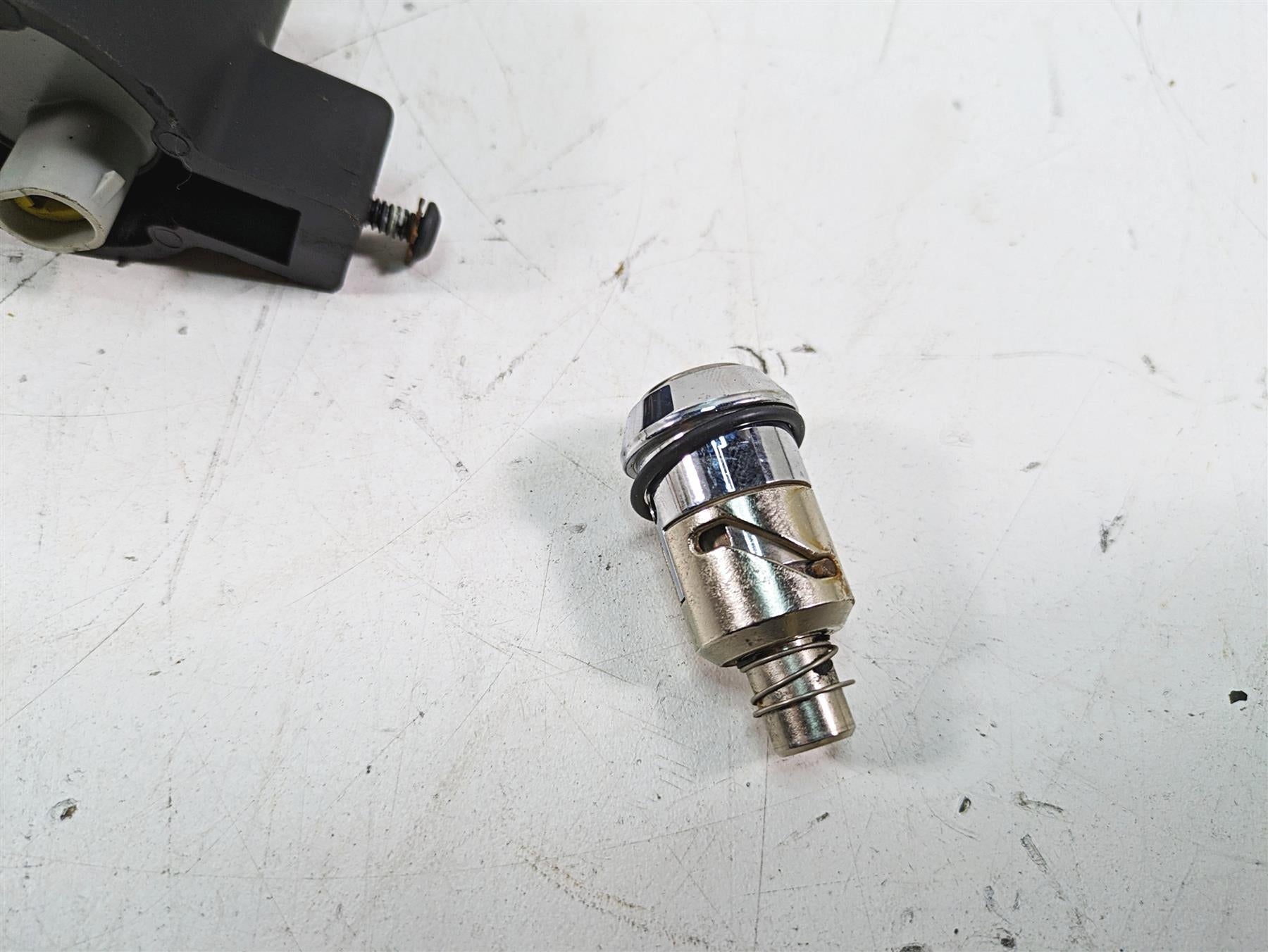 2019 Harley XL883N Sportster Iron Ignition Switch Steering Lock Set 71400083 {{ shop.shopifyCountryName }} - Mototech271