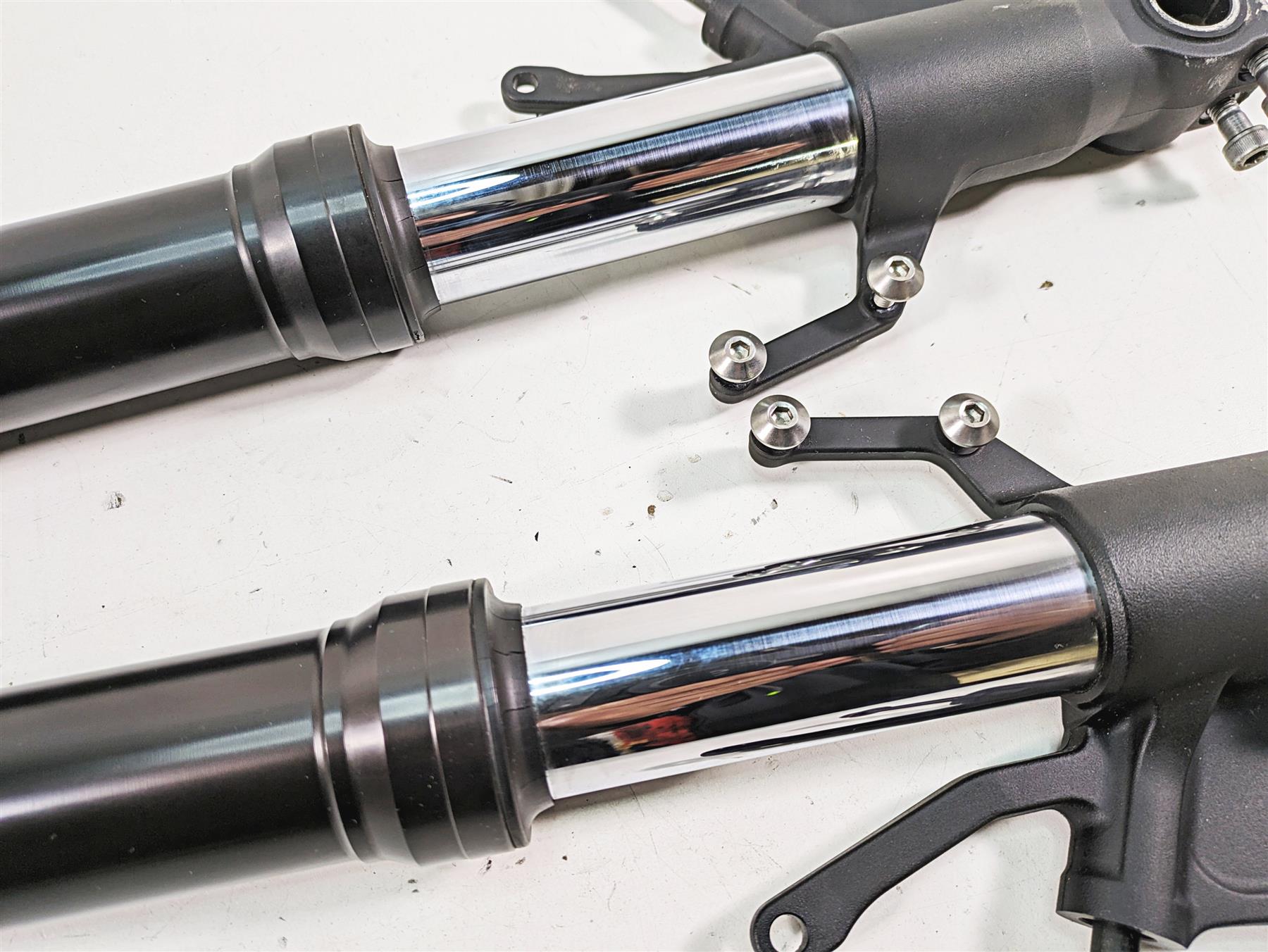 2007 Yamaha R1 YZFR1 Straight Front Fork Leg Set - No Leaks 4C8-23102 4C8-23103 {{ shop.shopifyCountryName }} - Mototech271