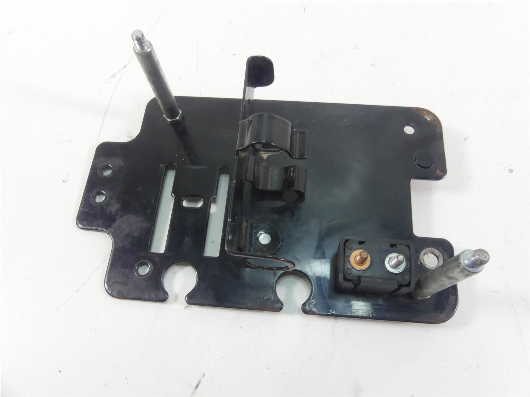 2003 Harley Dyna 100TH FXDL Low Rider Electrical Box Carrier & Cover 66333-99 {{ shop.shopifyCountryName }} - Mototech271