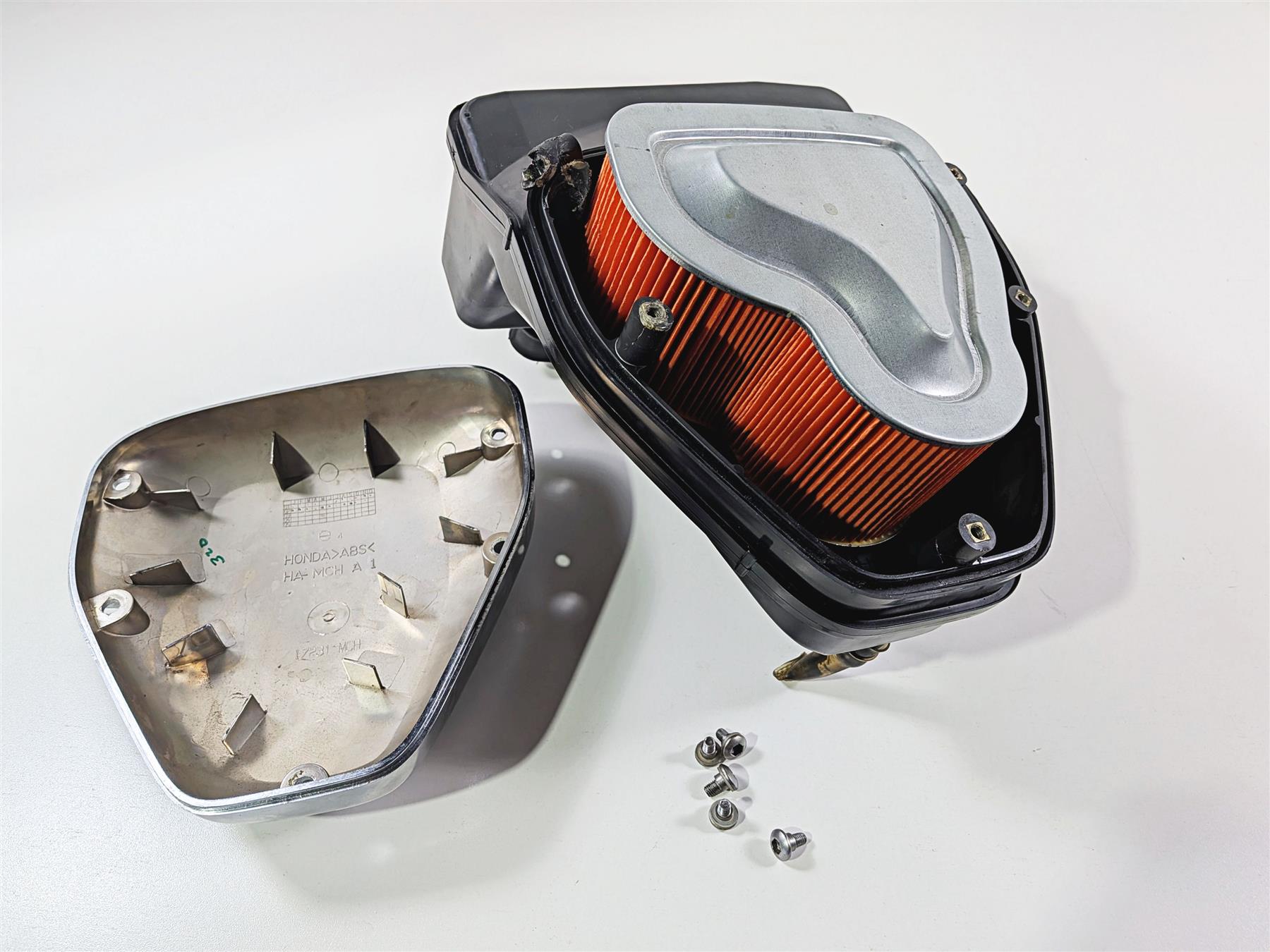 2003 Honda V-Twin VTX1800 C Air Cleaner Breather Box & Cover -Read 17231-MCH-000 {{ shop.shopifyCountryName }} - Mototech271