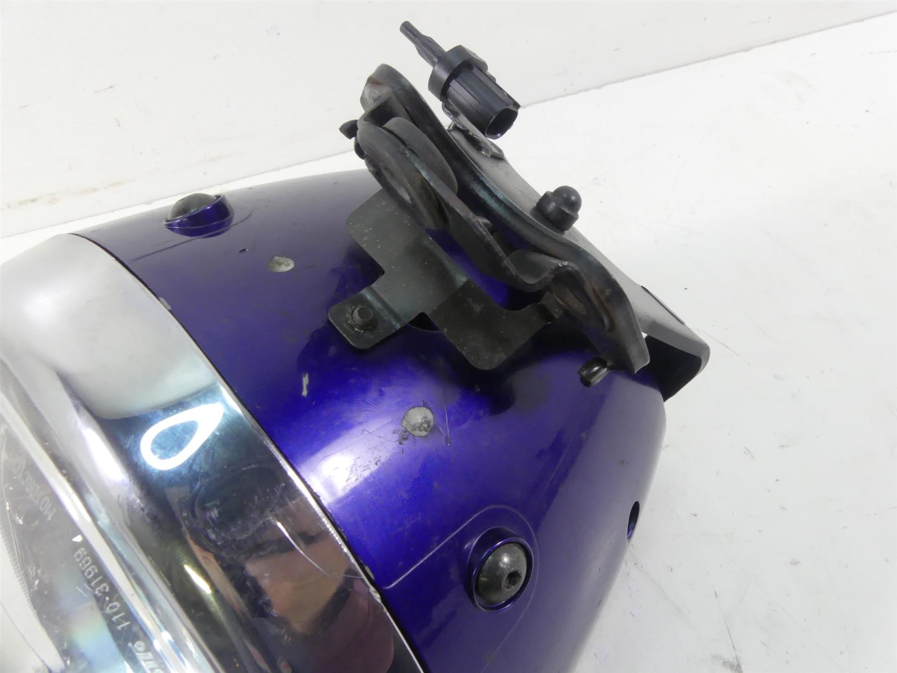 2007 Yamaha XVS1300 V-Star Headlight Head Light Lamp & Bucket 3D8-84320-00-00 {{ shop.shopifyCountryName }} - Mototech271