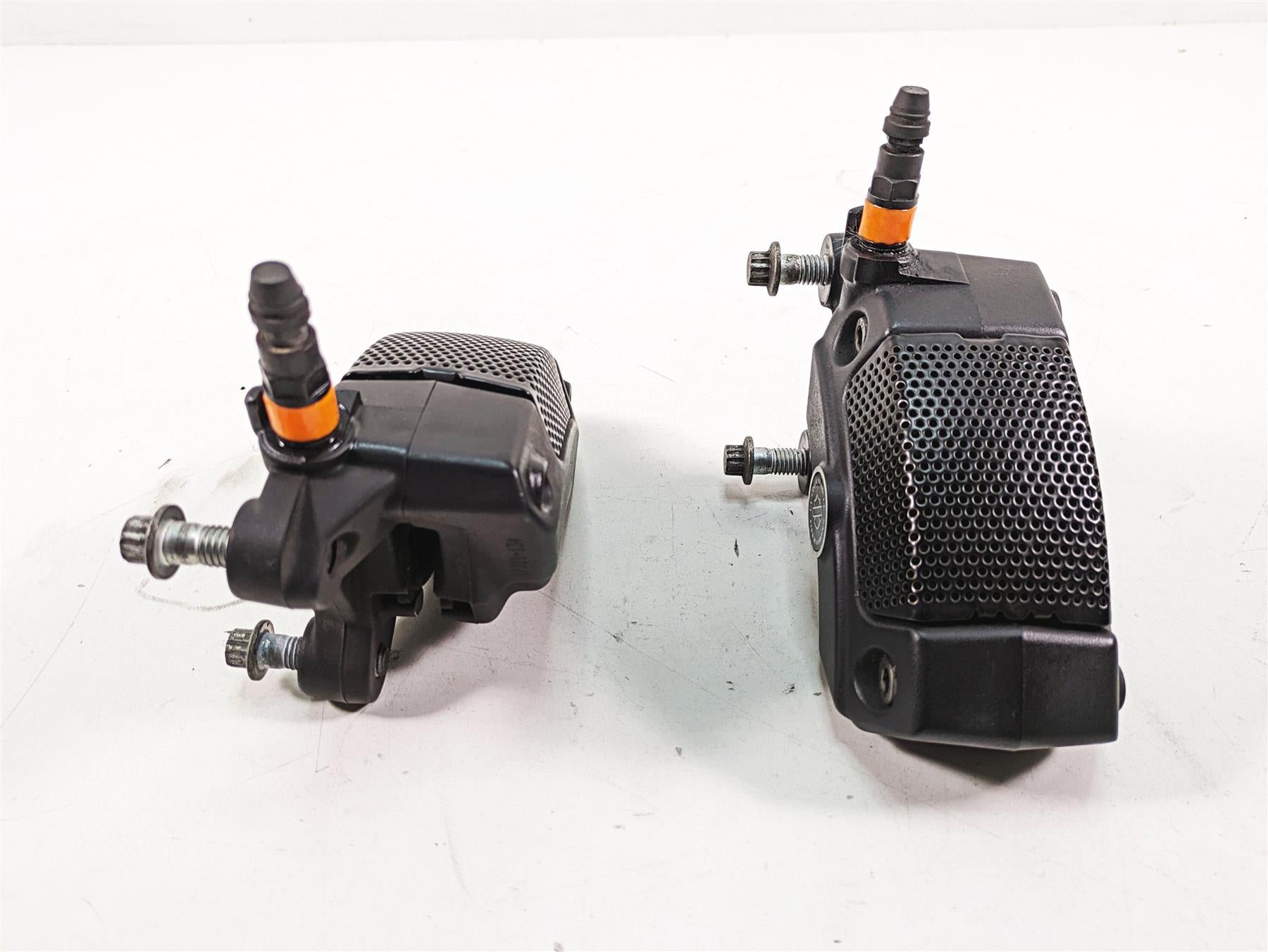 2018 Harley Touring FLHXSE CVO Street Glide Front Brake Caliper Set 41300209 {{ shop.shopifyCountryName }} - Mototech271