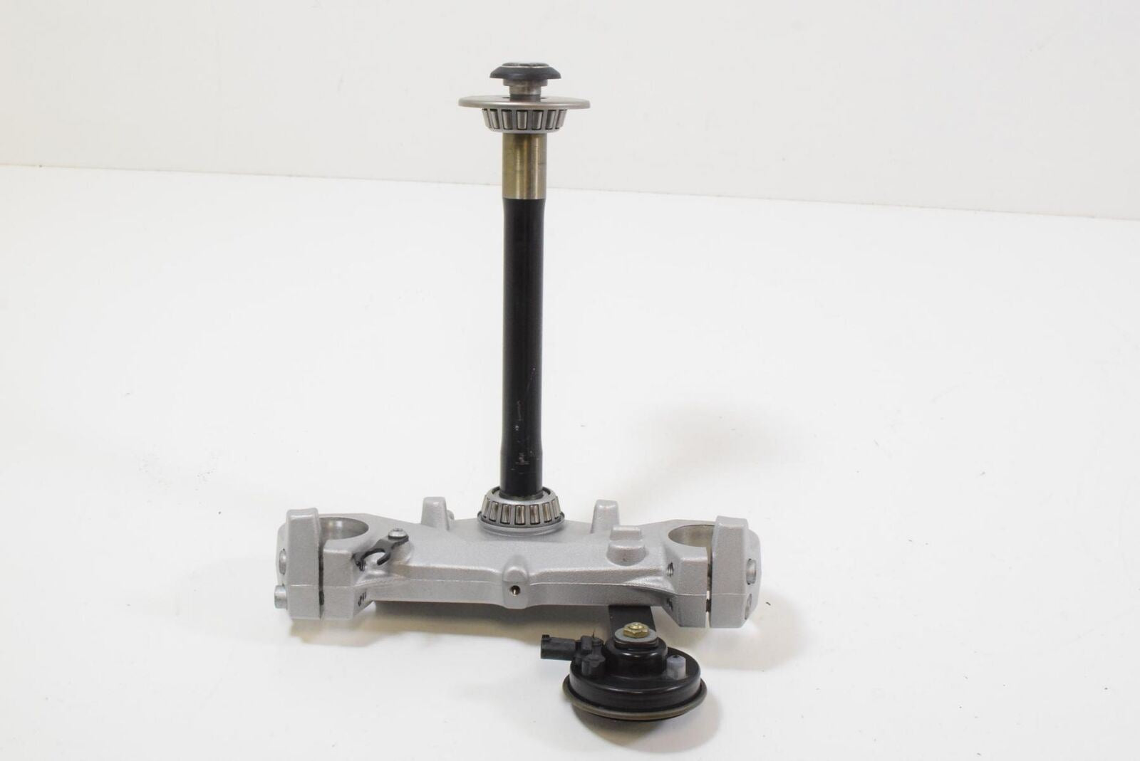 2009 BMW F800 ST K71 Lower Triple Tree Fork Clamp Yoke Stem 31427724818 {{ shop.shopifyCountryName }} - Mototech271
