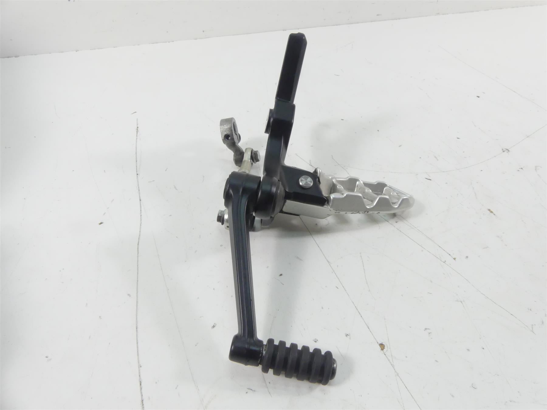2019 Indian Motorcycle Co. FTR1200 Left Front Footpeg & Shifter Set 5142142 {{ shop.shopifyCountryName }} - Mototech271