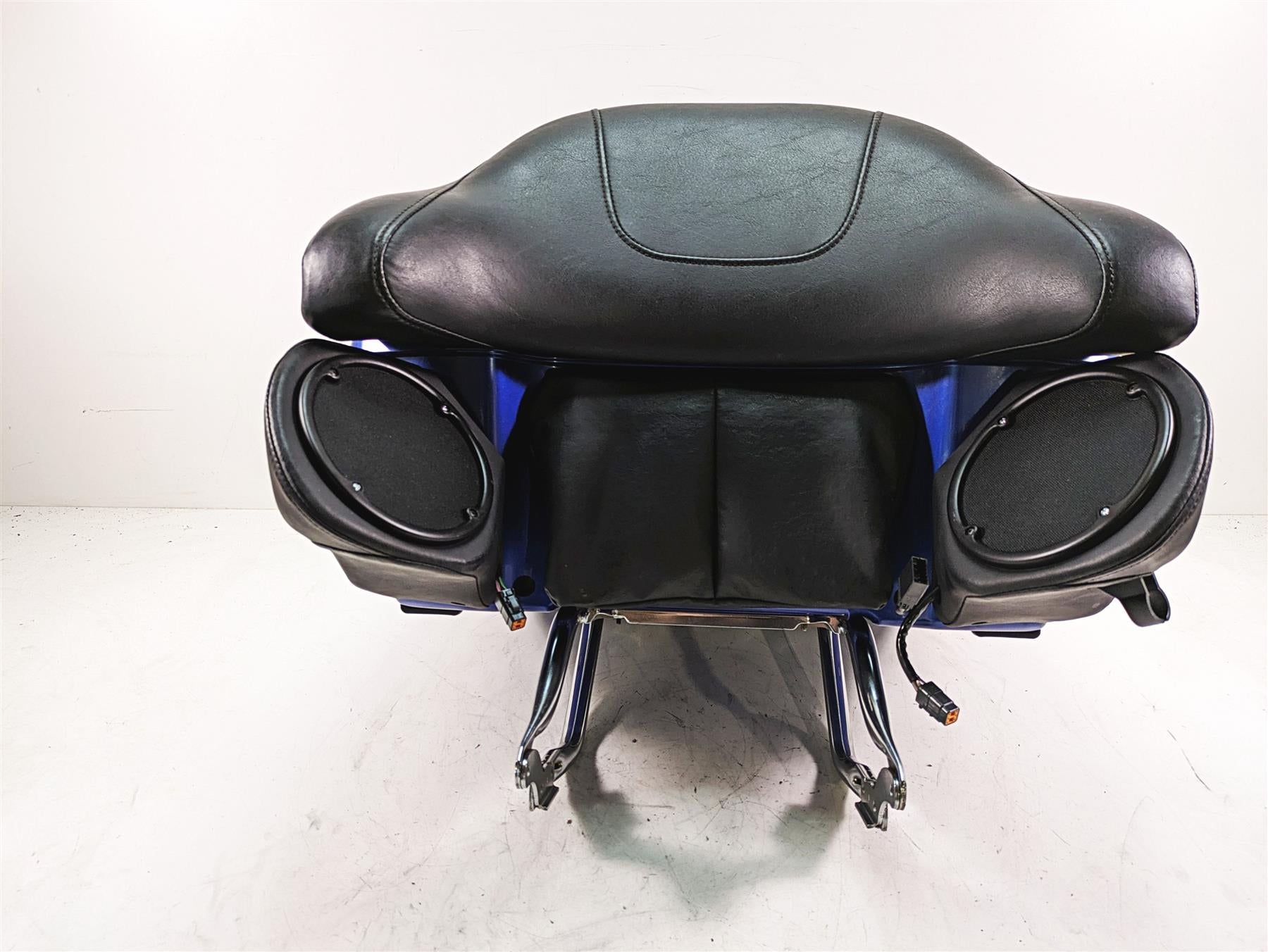 2010 Harley Touring FLHTCU Electra Glide Rear Trunk & Speaker Set 53128-09 {{ shop.shopifyCountryName }} - Mototech271
