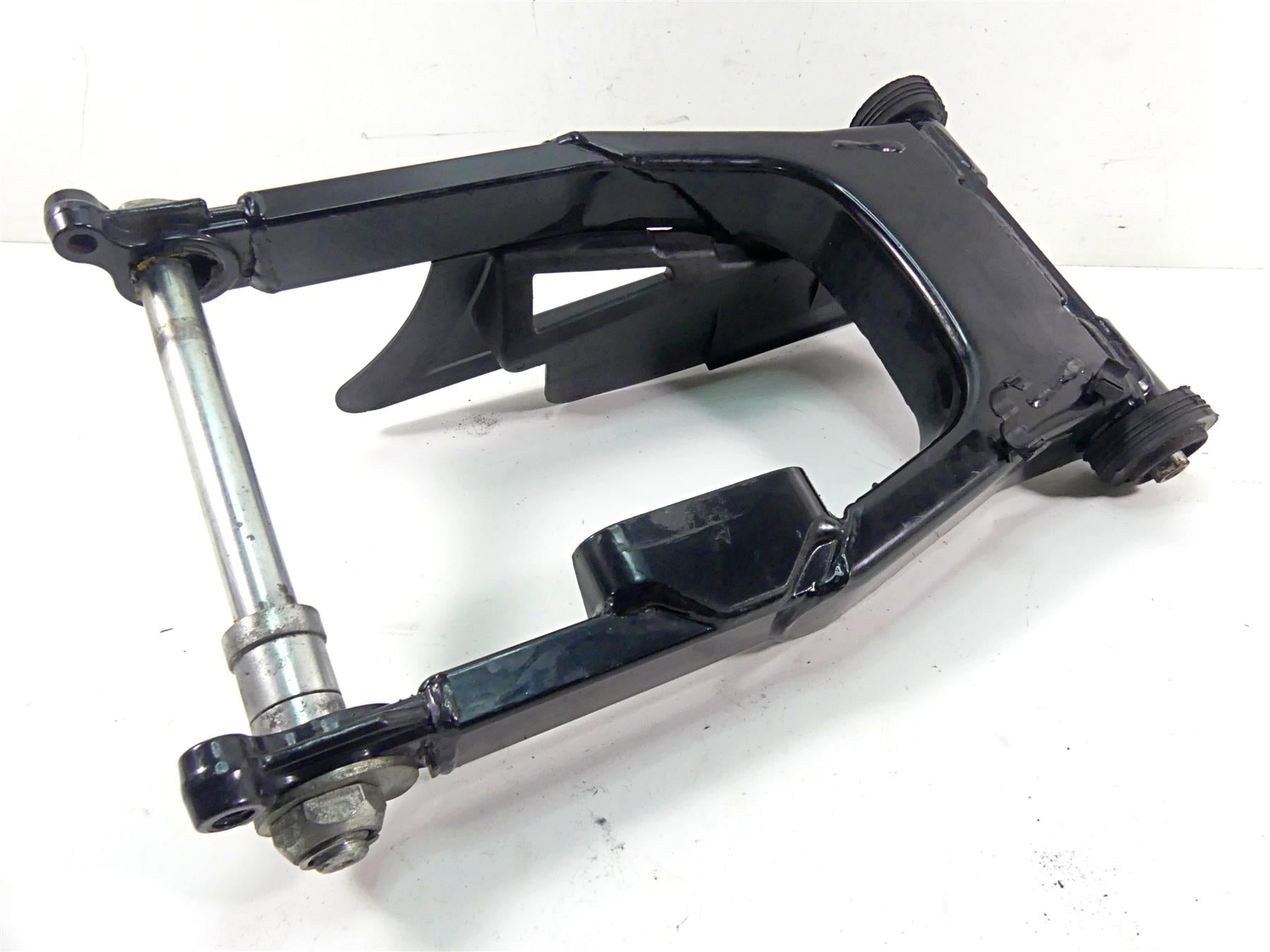 2004 Harley Touring FLHTCUI Electra Glide Swingarm Swing Arm 1" Axle 47549-02A {{ shop.shopifyCountryName }} - Mototech271