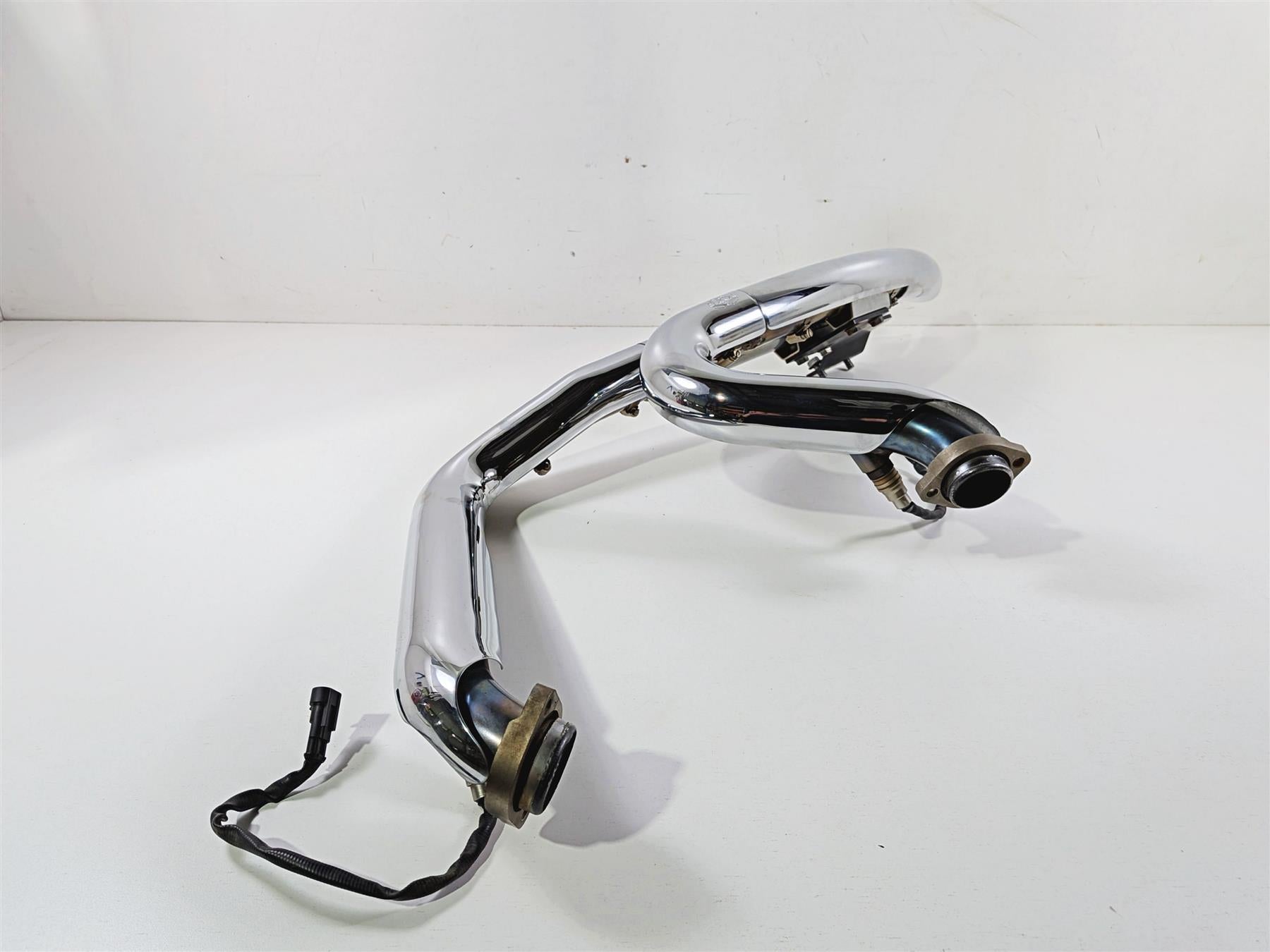 2009 Harley FXCWC Softail Rocker Vance & Hines Big Radius Exhaust System 26079 {{ shop.shopifyCountryName }} - Mototech271