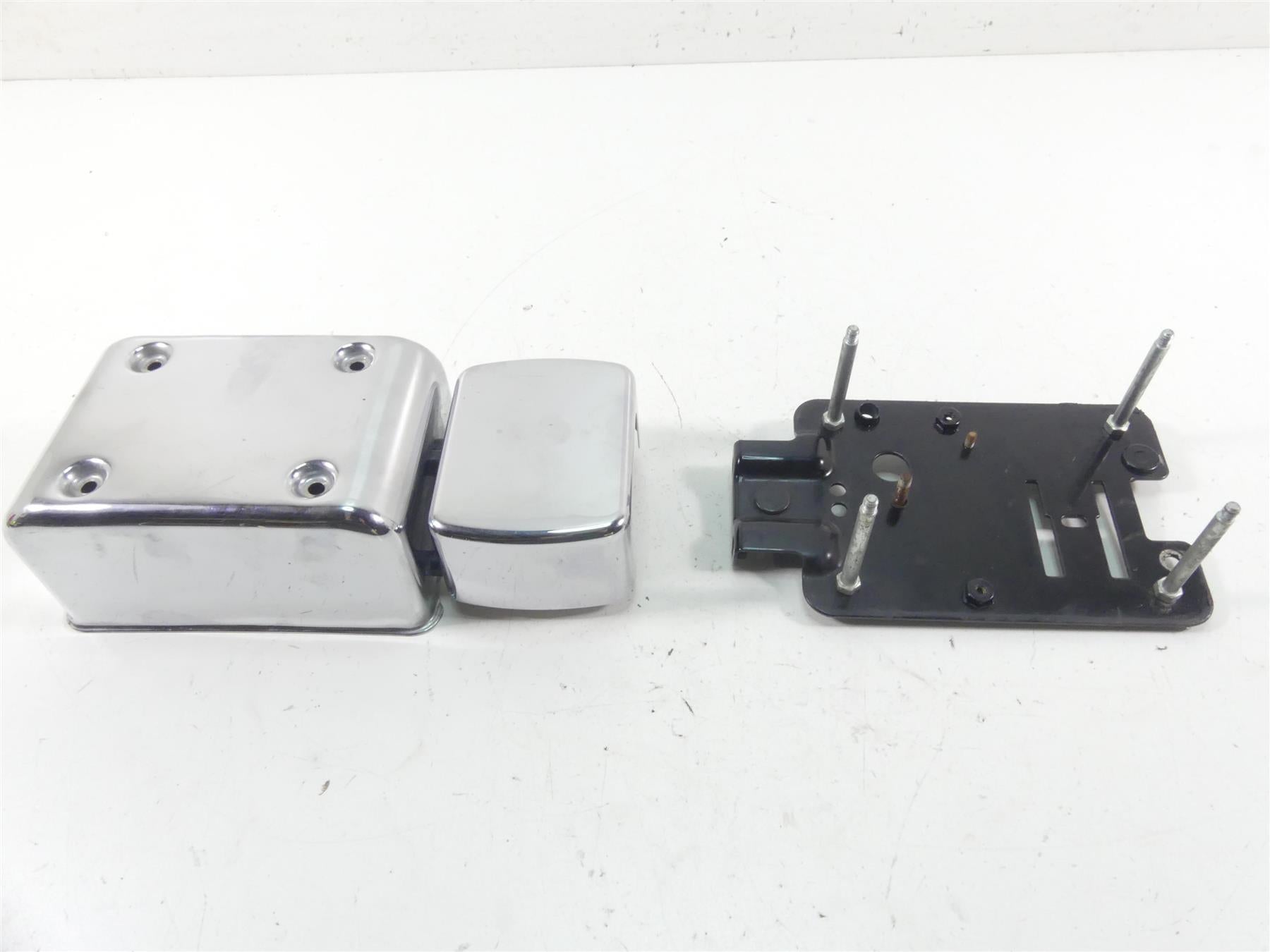 1998 Harley Dyna FXDL Low Rider Electrical Box Carrier + Chrome Cover 66333-90 {{ shop.shopifyCountryName }} - Mototech271