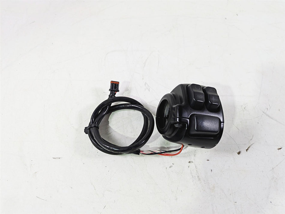 2018 Harley FXBR Softail Breakout Left Hand Blinker Control Switch 71500292 {{ shop.shopifyCountryName }} - Mototech271