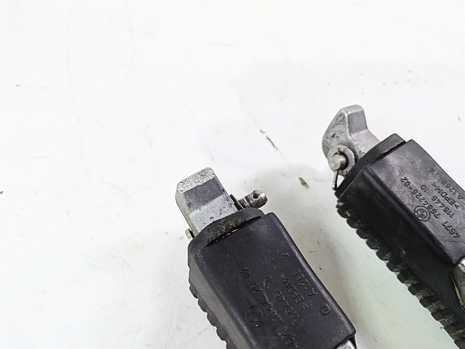 2017 BMW F800GS Adv K75 Passenger Footpeg Foot Peg Set 46717664225 {{ shop.shopifyCountryName }} - Mototech271