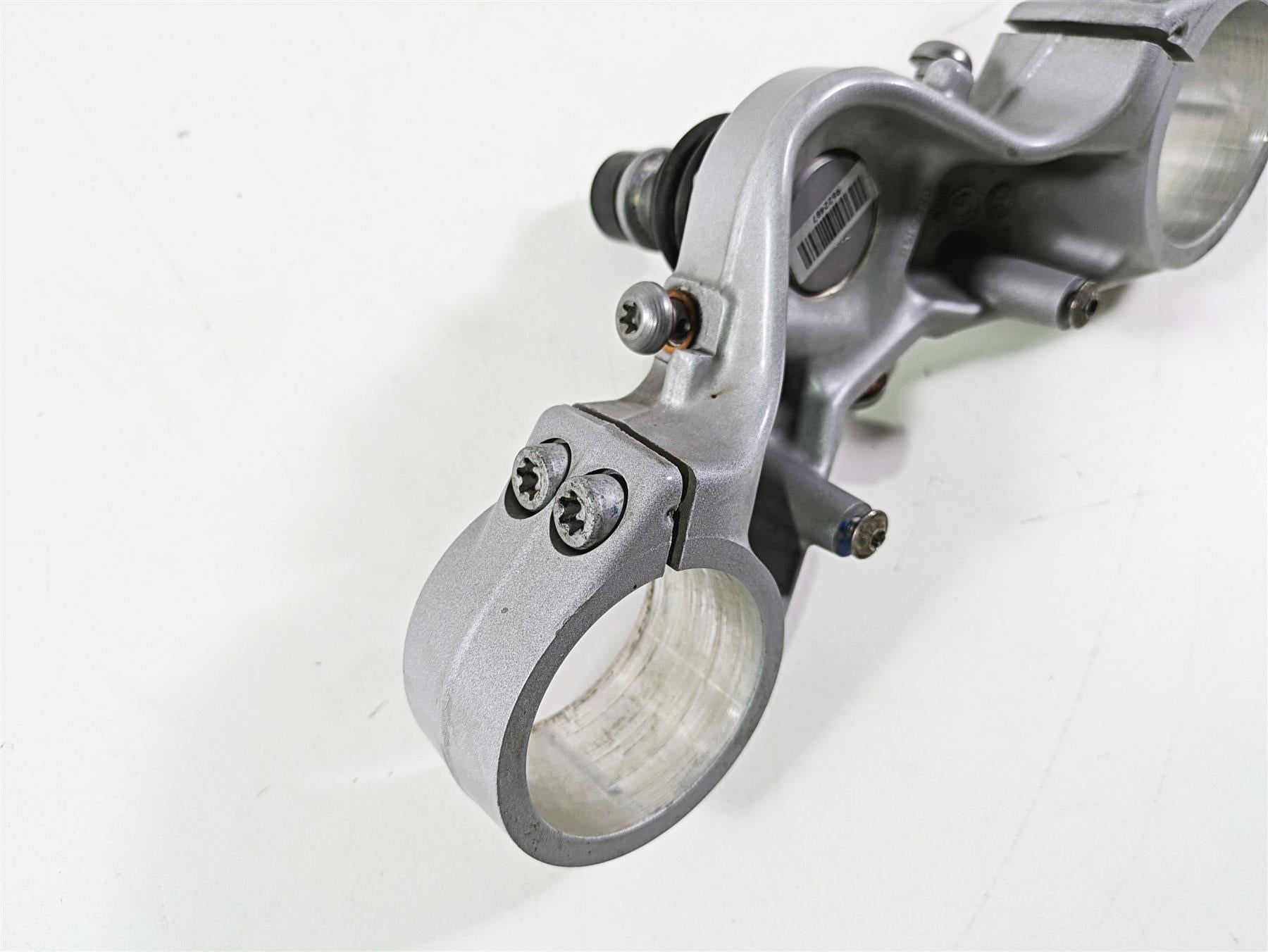 2012 BMW R1200R K27 Lower Triple Tree Steering Clamp X144 31428520146 {{ shop.shopifyCountryName }} - Mototech271
