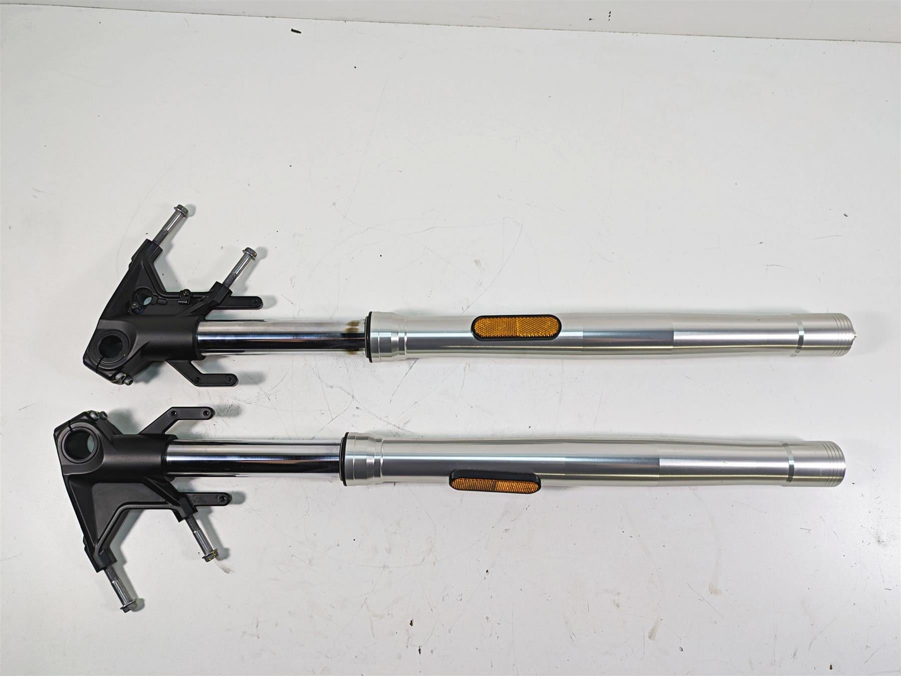 2020 Moto Guzzi V85 TT Adventure Straight Front Fork Leg Set - Read 2B004749 {{ shop.shopifyCountryName }} - Mototech271