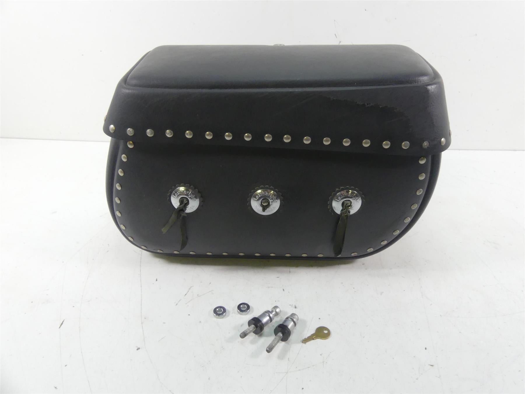 2002 Yamaha XVS1100 V-Star Right Leatherlyke Saddlebag - Read ACC625 {{ shop.shopifyCountryName }} - Mototech271