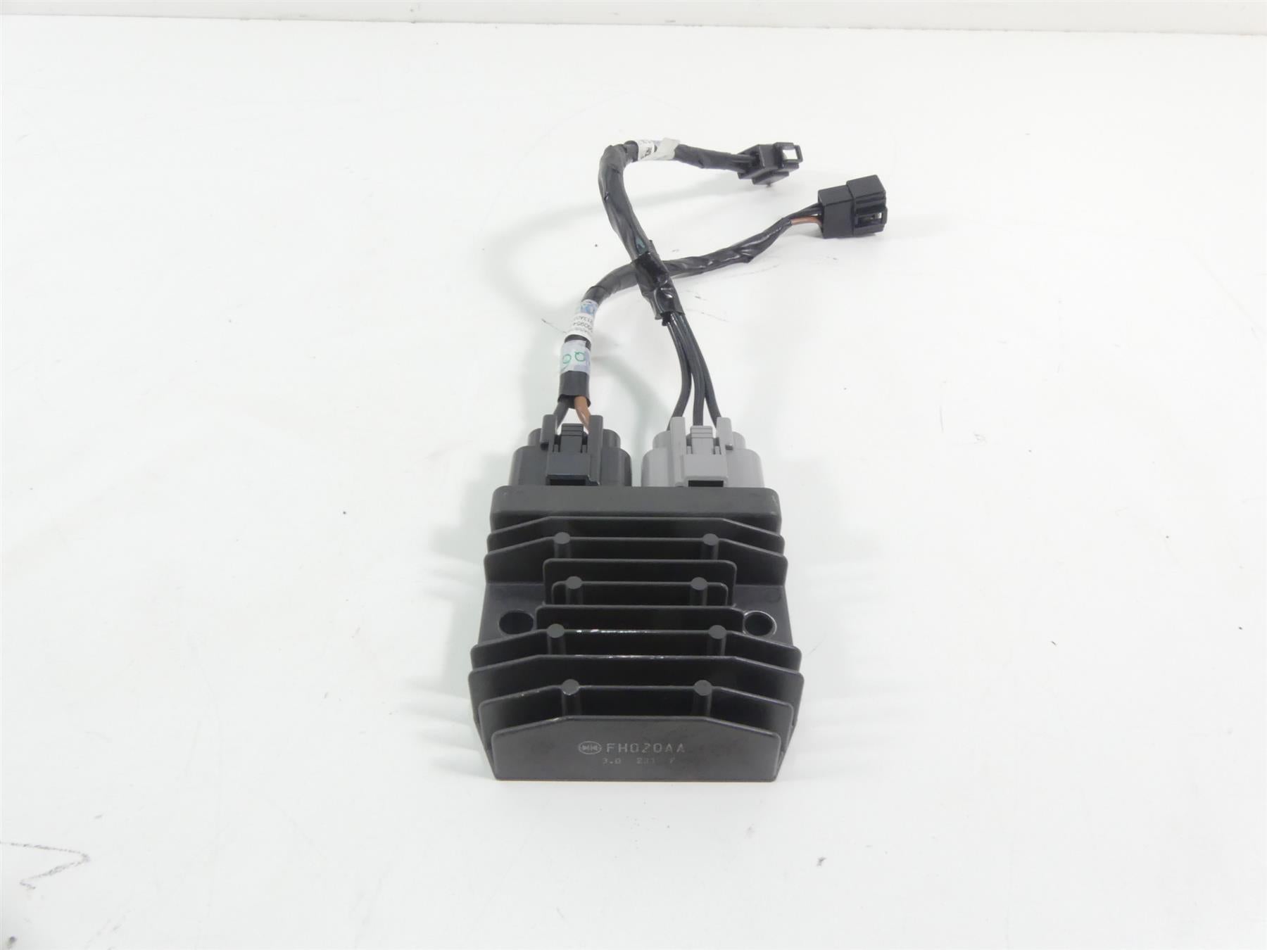 2015 Triumph 1050 Speed Triple R Rectifier Voltage Regulator T1300675 FH020AA {{ shop.shopifyCountryName }} - Mototech271