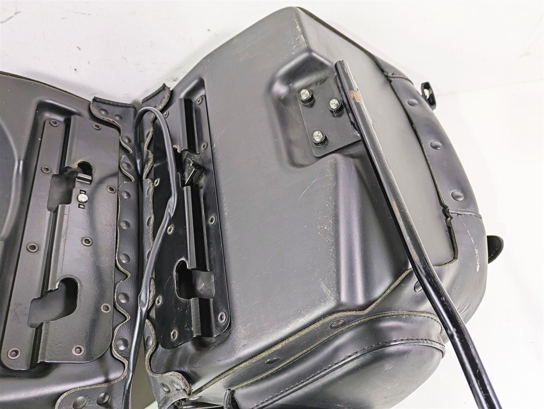 2014 Harley FLS Softail Slim Detachable Leather Saddlebag Set - Read 90200678 {{ shop.shopifyCountryName }} - Mototech271