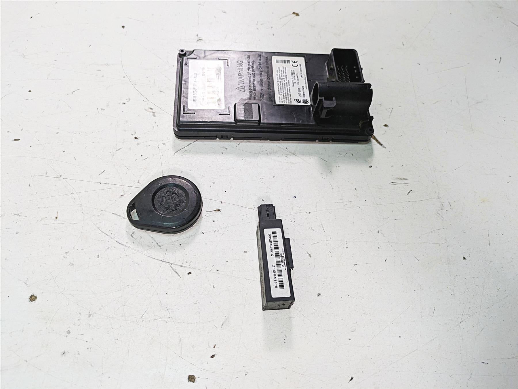 2015 Harley Touring FLHXS Street Glide Bcm Body Control Module + Fob 69994-12B {{ shop.shopifyCountryName }} - Mototech271