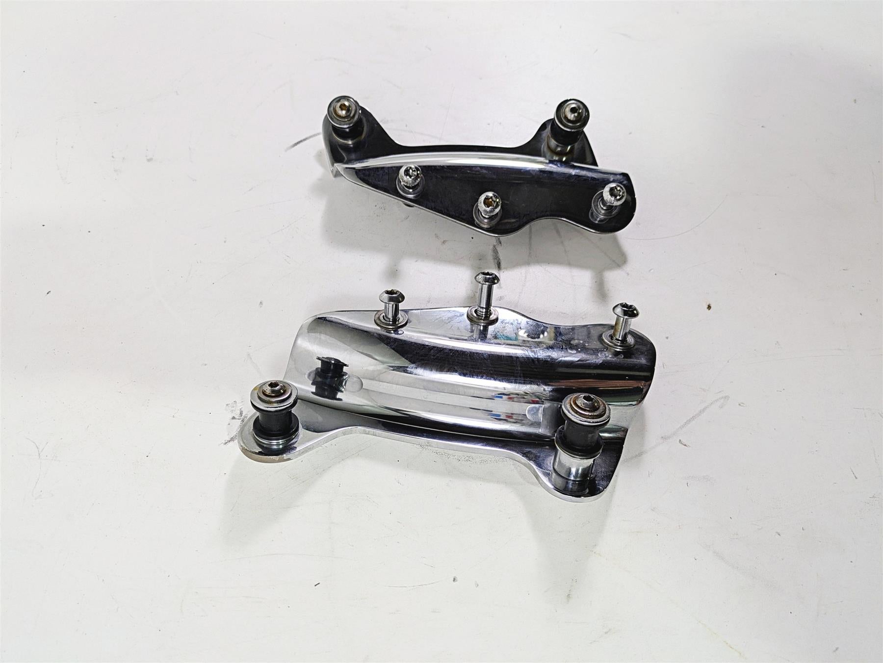2010 Harley Touring FLHX Street Glide Chrome Quick Release Mount Set 52300353 {{ shop.shopifyCountryName }} - Mototech271