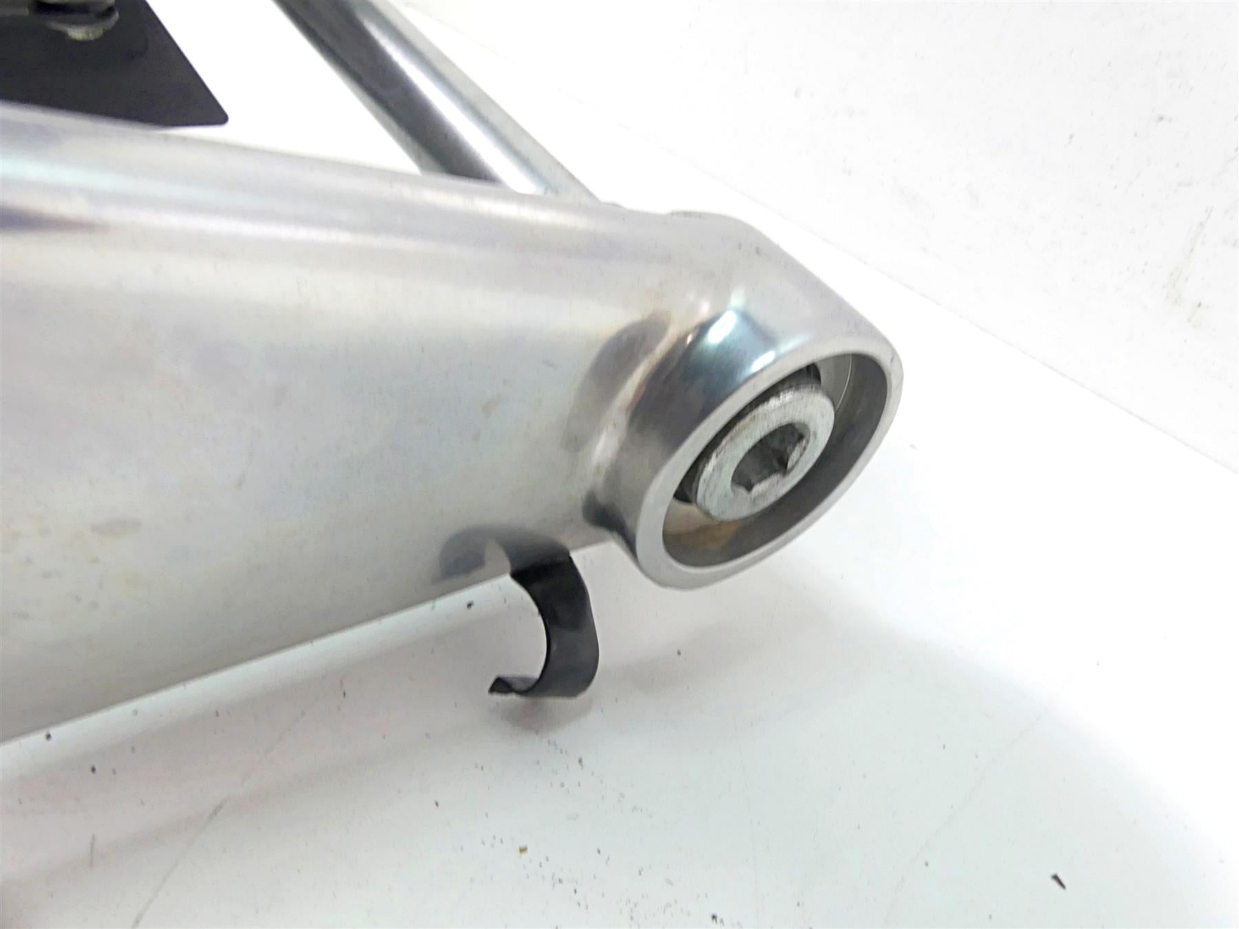 2015 Harley VRSCF Muscle V-Rod Swingarm Swing Arm & Guards 48606-07A 48604-07 {{ shop.shopifyCountryName }} - Mototech271