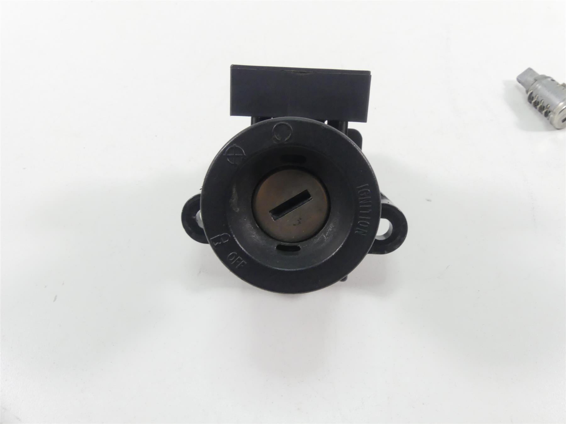2013 BMW F800GS STD K72 Ignition Switch Gas Cap Key Lock Set -Read 51257700072 {{ shop.shopifyCountryName }} - Mototech271