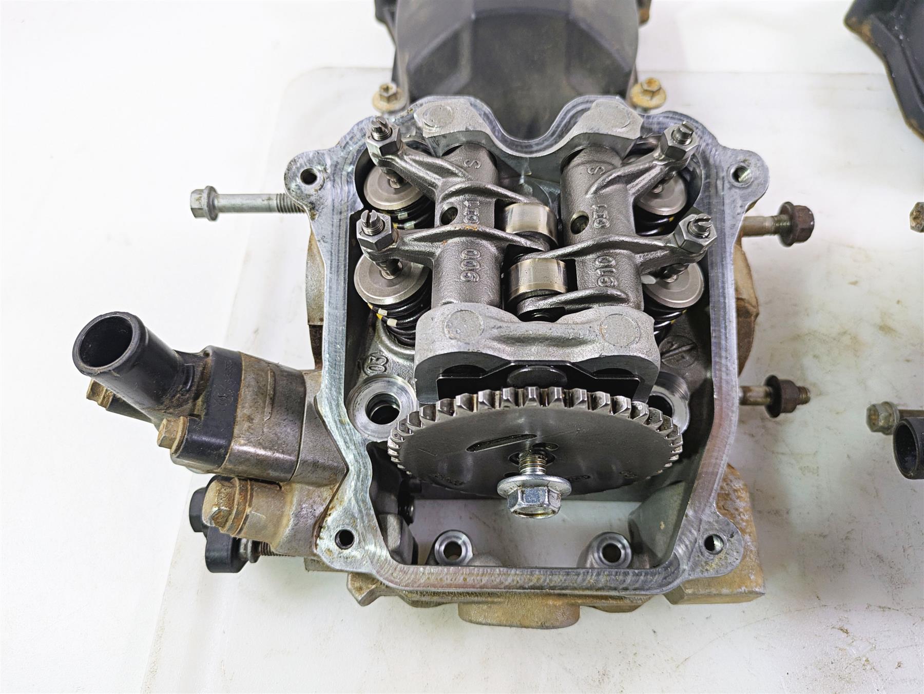 2011 Can-Am Outlander 650 4X4 XT Cylinderhead Cylinder Head Set 420623941 {{ shop.shopifyCountryName }} - Mototech271
