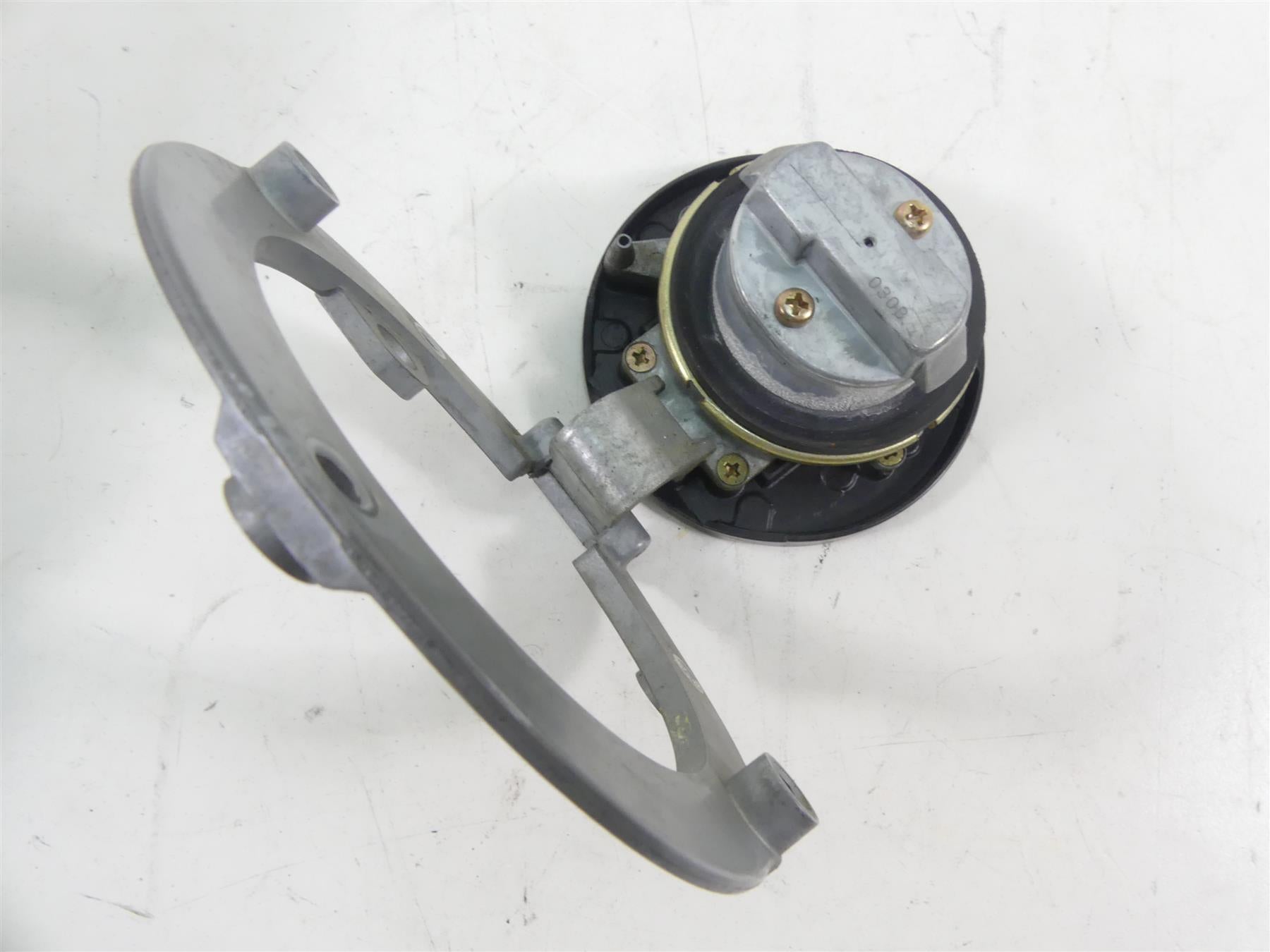 2004 Kawasaki VN1600 Meanstreak Ignition Switch Gas Cap Key Lock Set 27005-0001 {{ shop.shopifyCountryName }} - Mototech271