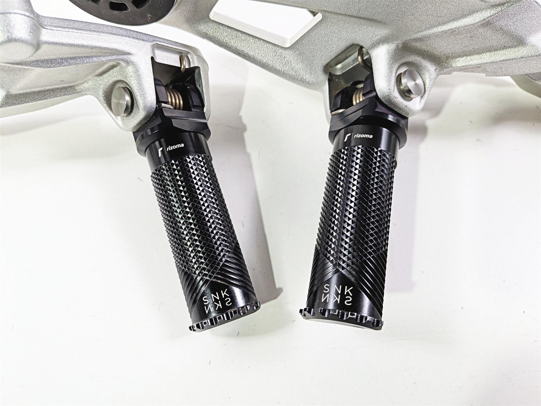 2022 BMW S1000RR K67 Left Right Rizoma Foot Peg Set & Mounts 46718568715-Mototech271
